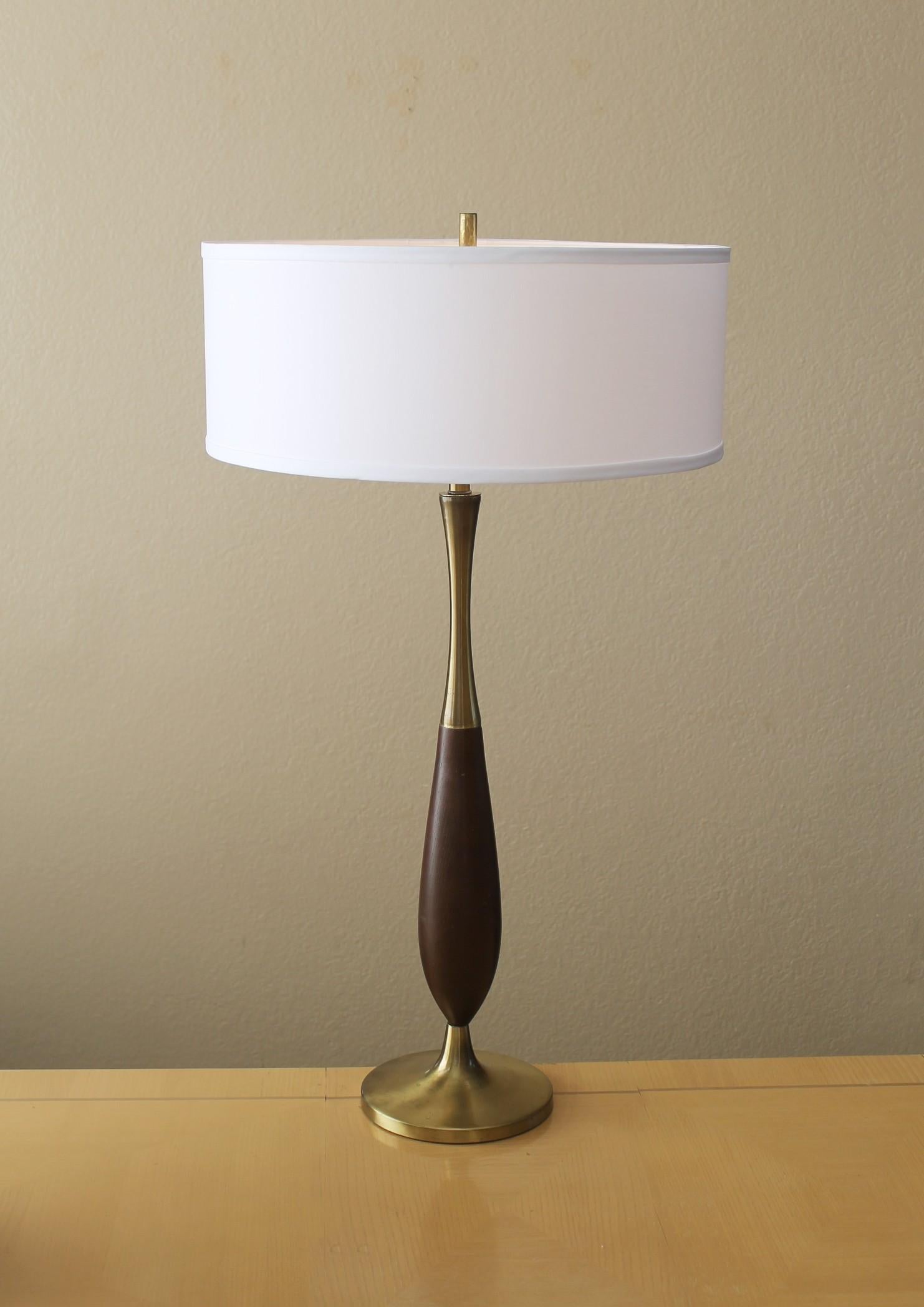 Mid Century Danish Modern Table Lamp! Gerald Thurston Era 1950s Brass & Wood In Good Condition For Sale In Peoria, AZ