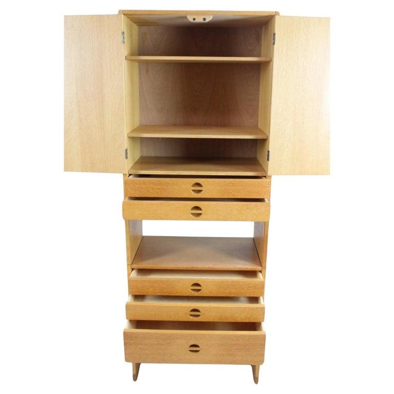 Mid-Century moderno Armadio alto e stretto del Mid Century Danish Modern con 5 cassetti di Aksel Kjersgaard in vendita