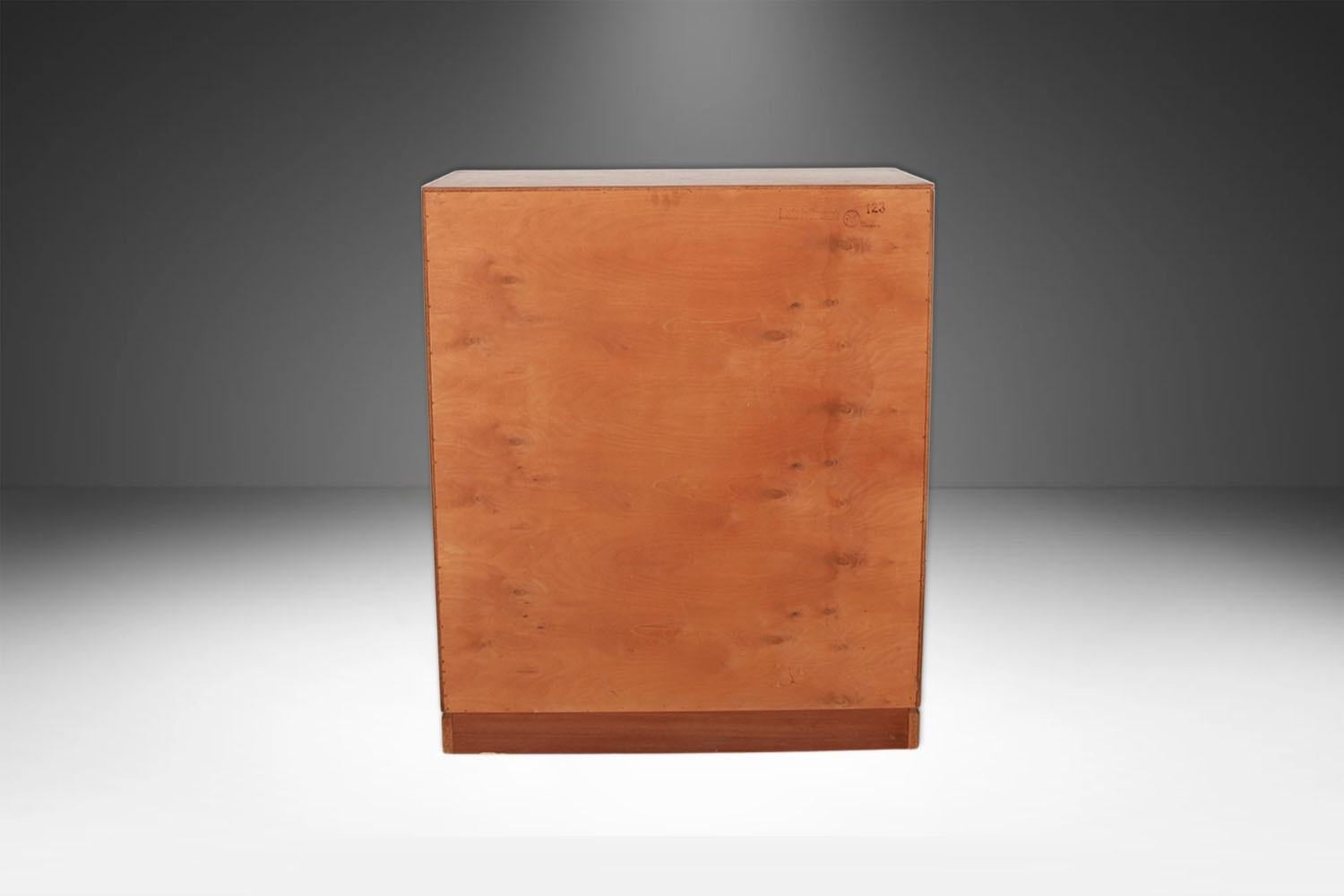 Comò alto in teak della metà del secolo scorso 5