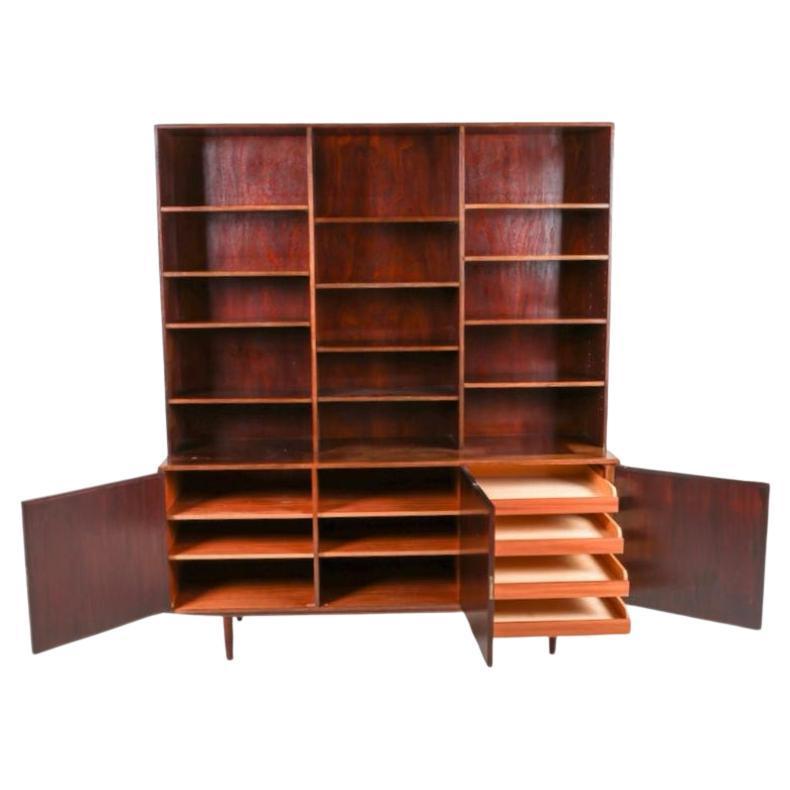 Danese Credenza danese moderna di metà secolo, alta e larga, con scaffale libreria in vendita
