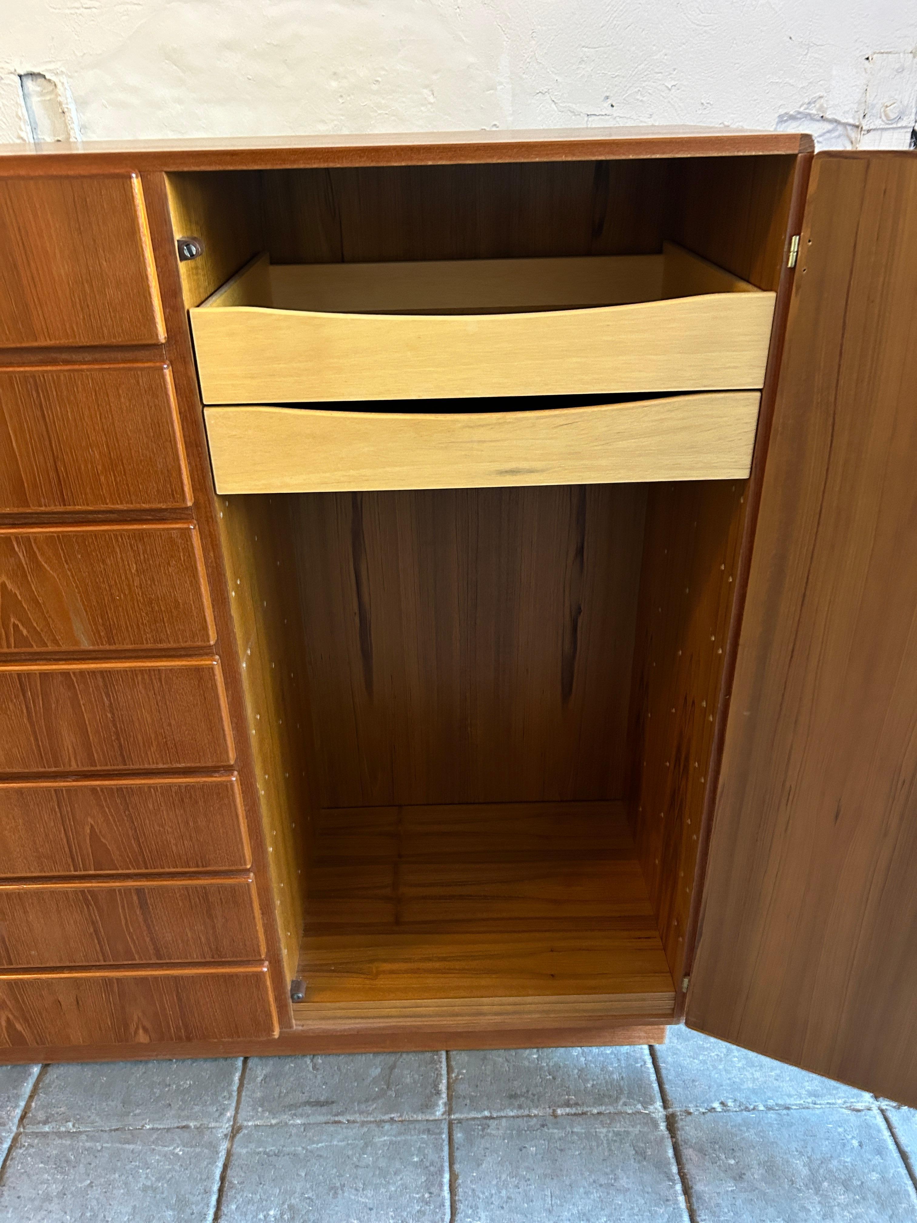 Travail du bois The Moderns modern tall wide Teck Dresser Wardrobe Clean
