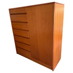 Comò in teak alto e largo danese della metà del secolo scorso Armadio pulito Nordisk