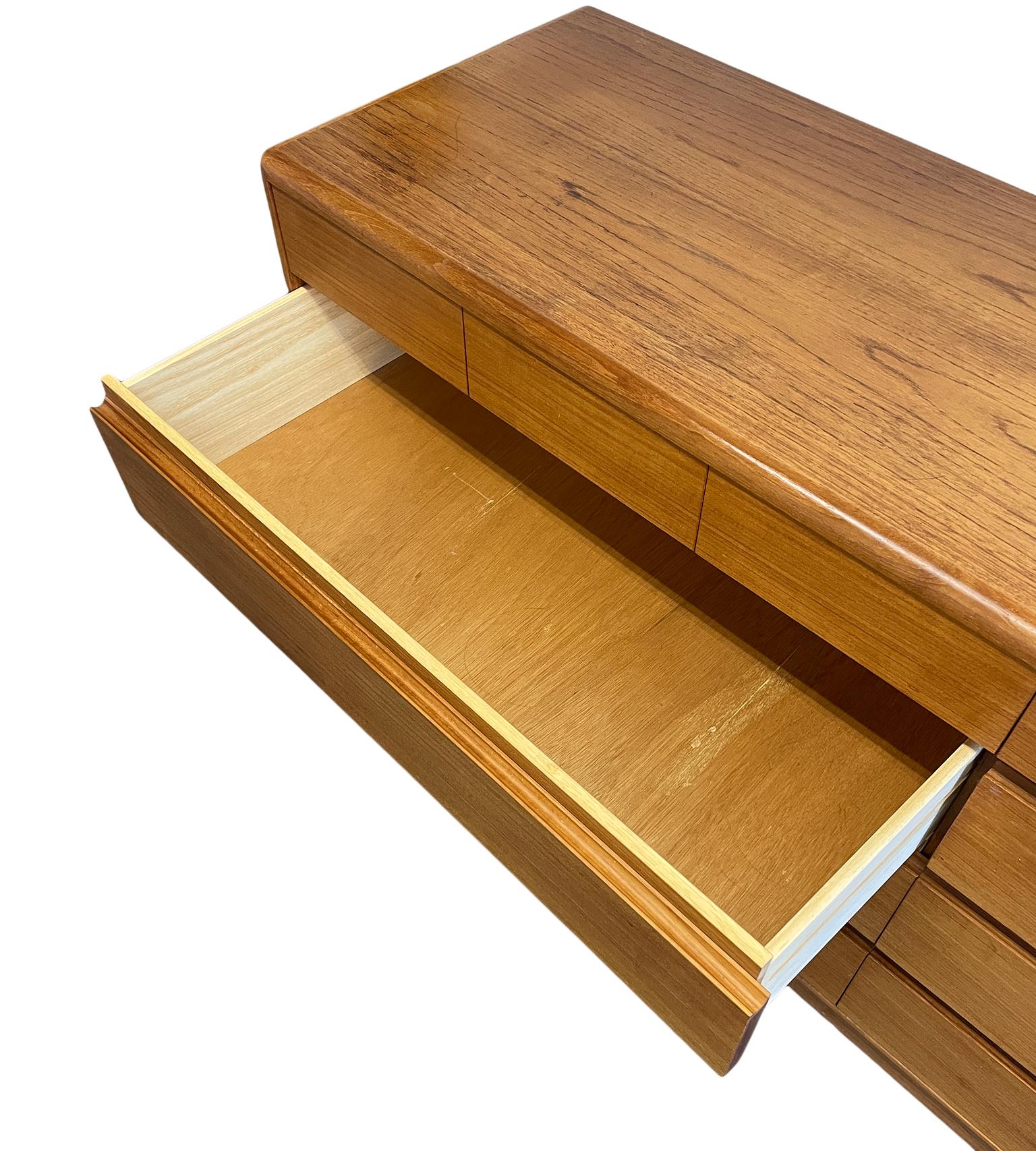 Mid-Century Danish Modern Teak 10 Drawer Credenza Dresser Denmark In Good Condition In BROOKLYN, NY