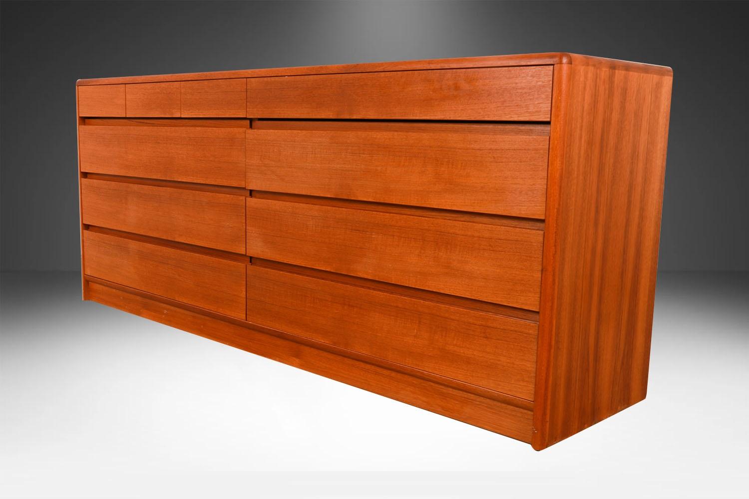 Mid Century Danish Modern Teak 10 Drawer Dresser Denmark For Sale 3