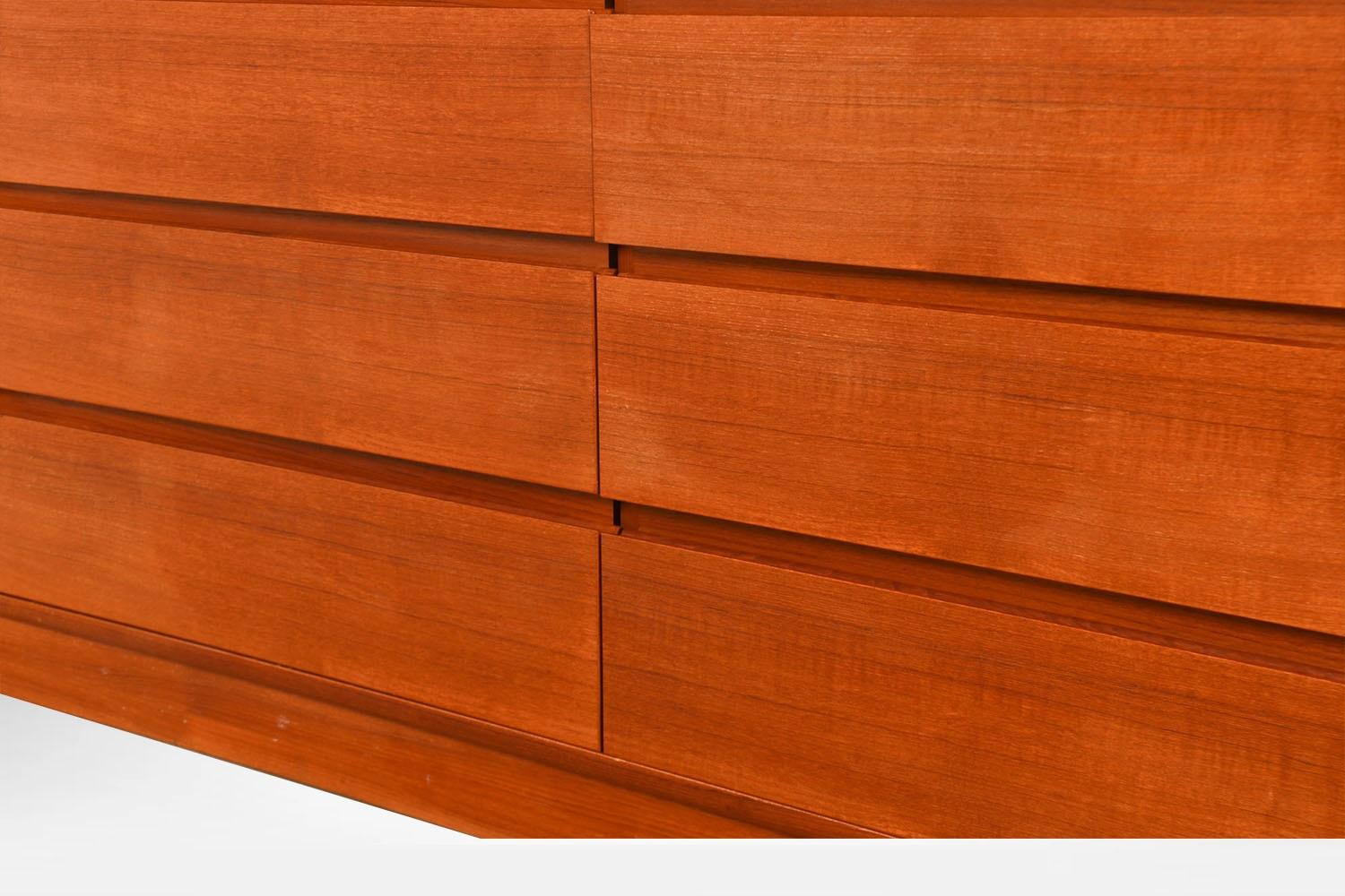 Mid Century Danish Modern Teak 10 Drawer Dresser Denmark For Sale 4