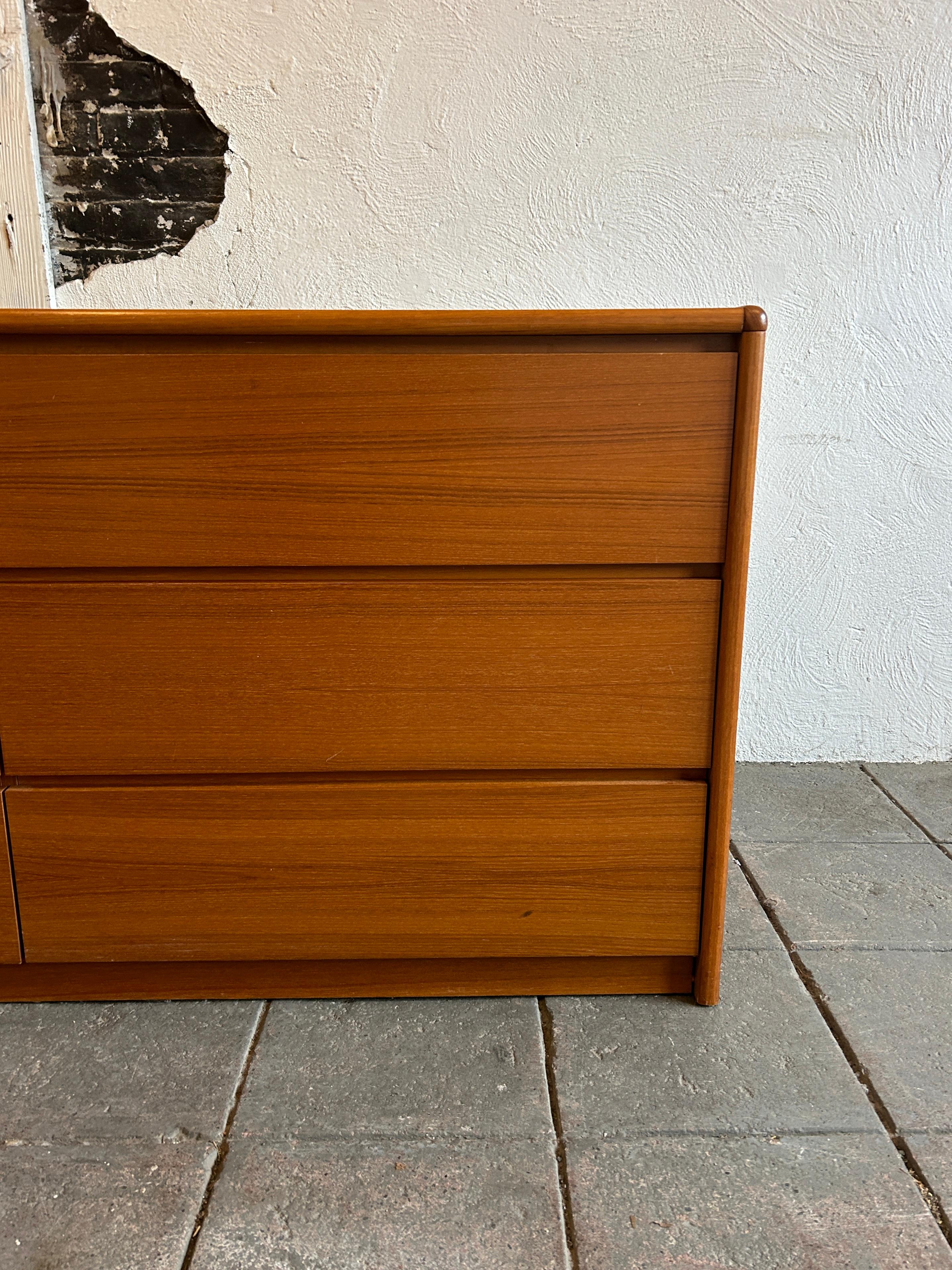 Scandinavian Modern Mid century Danish modern Teak 6 drawer dresser credenza  For Sale