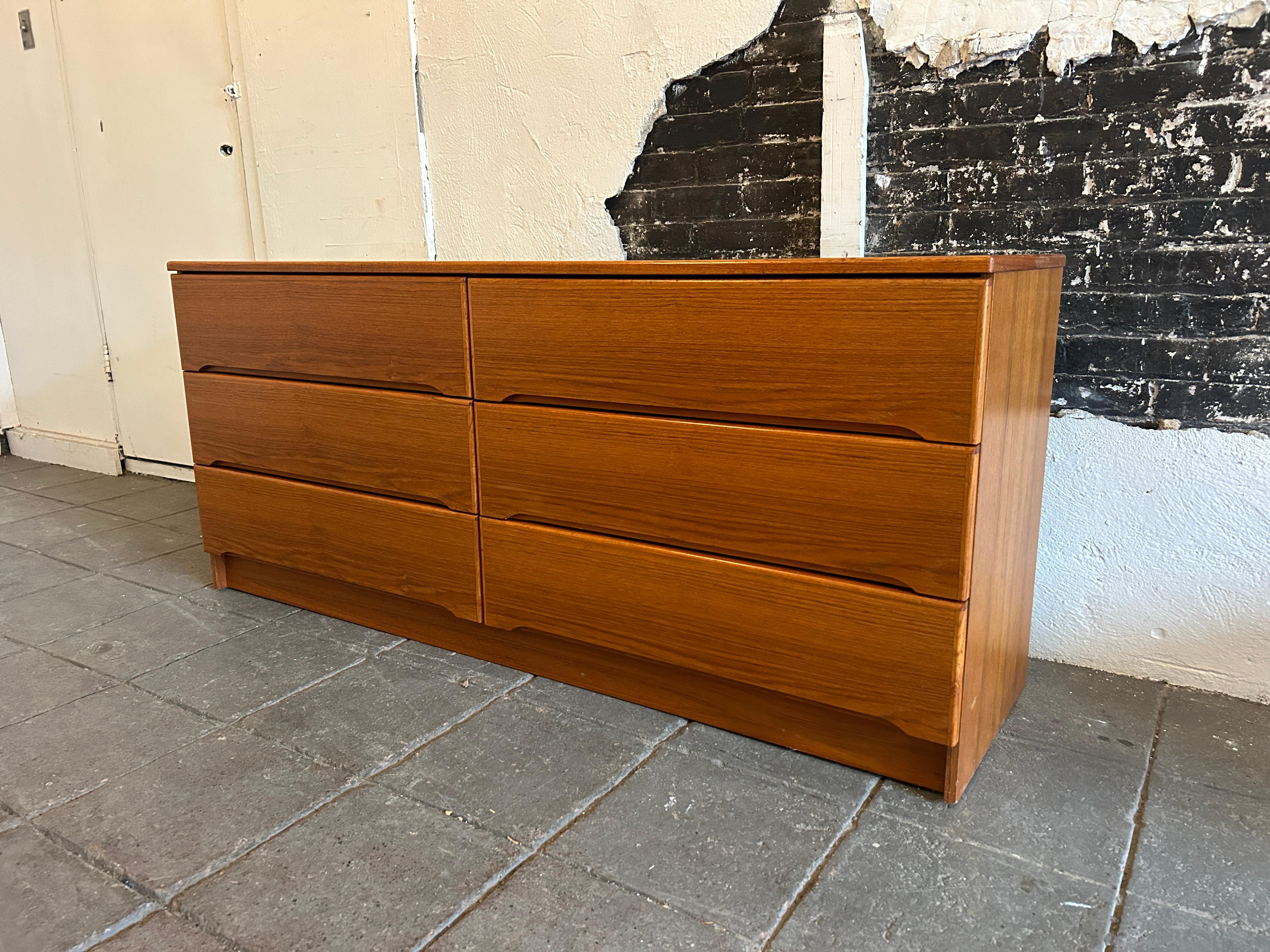Woodwork Mid century Danish modern Teak 6 drawer dresser  For Sale
