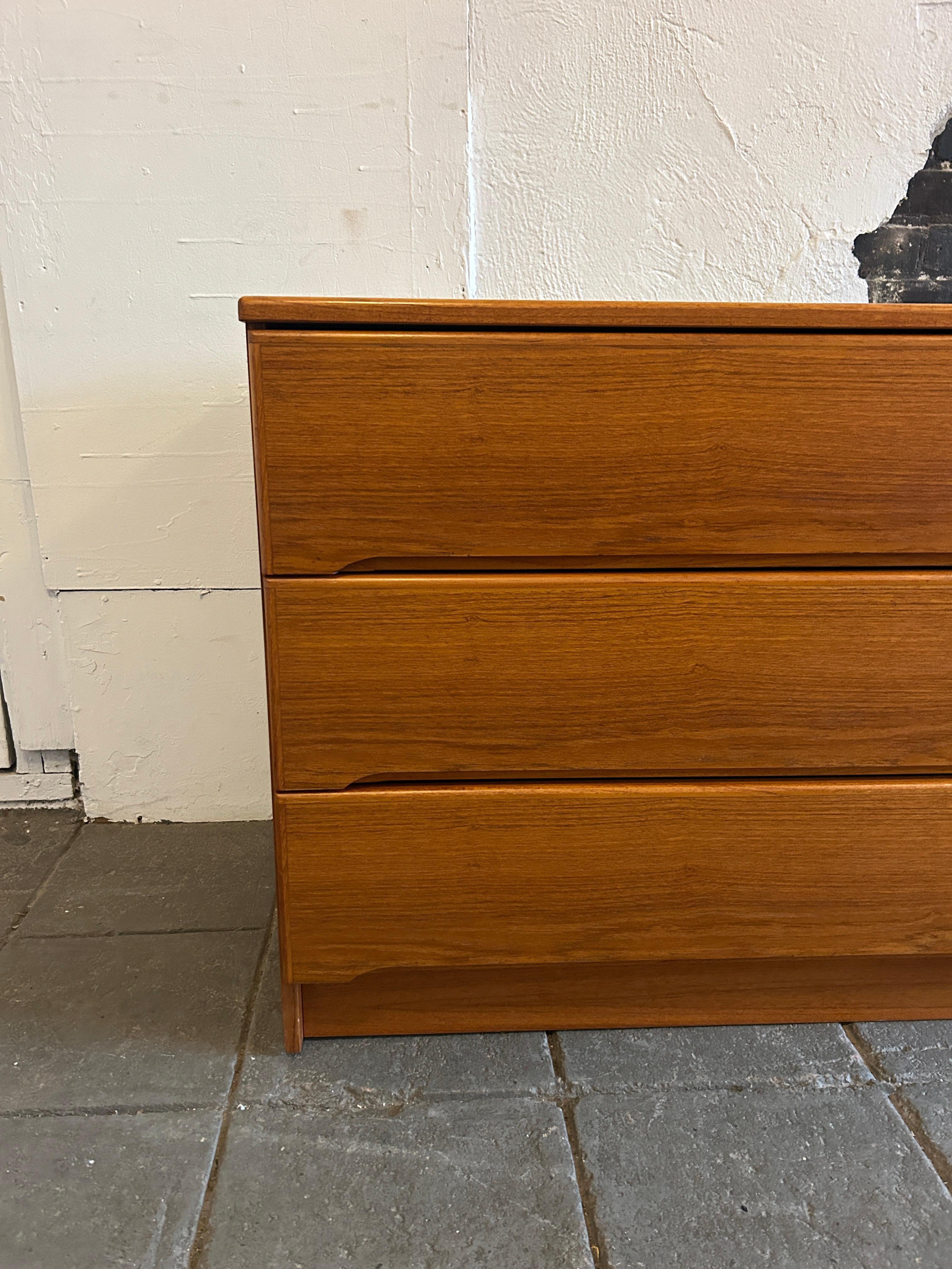 Mid century Danish modern Teak 6 drawer dresser  For Sale 1