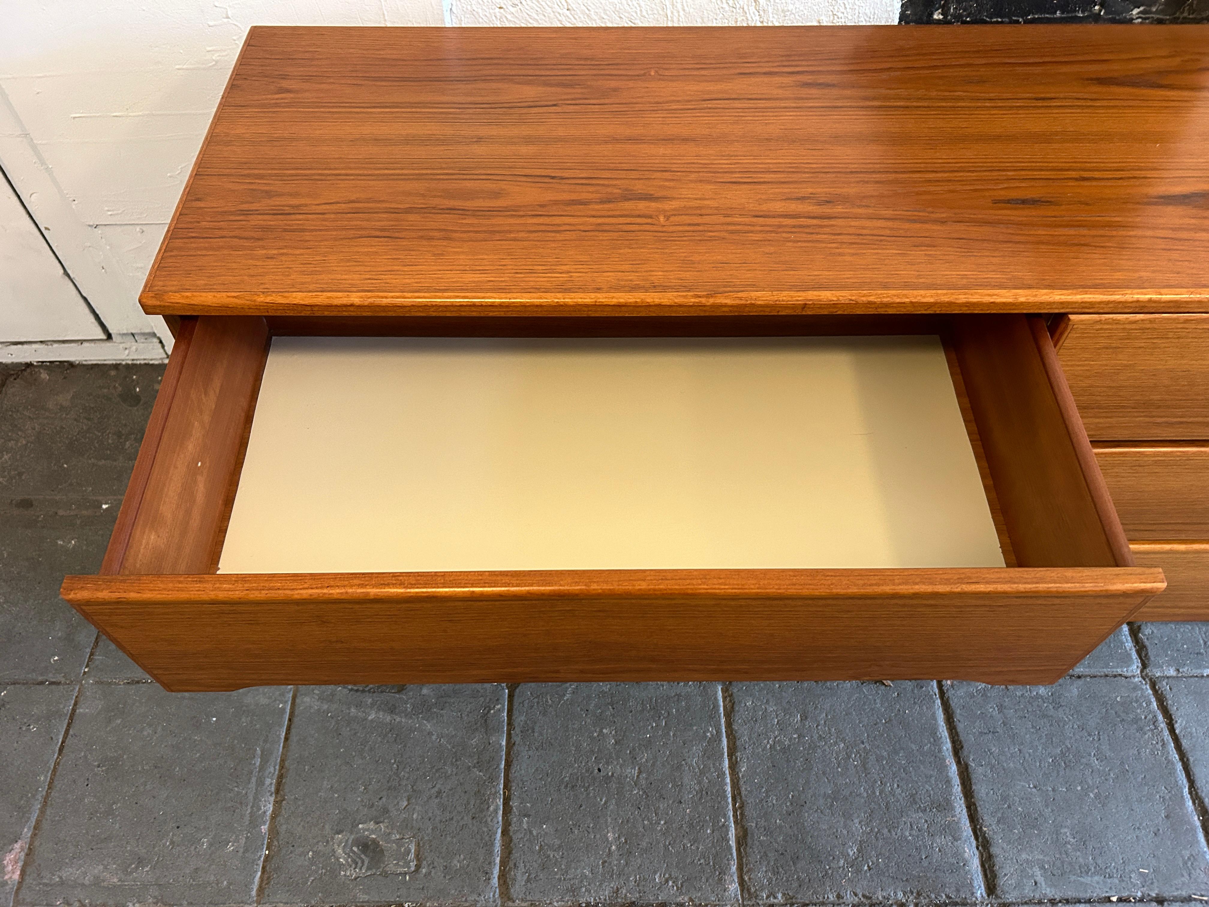 Mid century Danish modern Teak 6 drawer dresser  For Sale 3