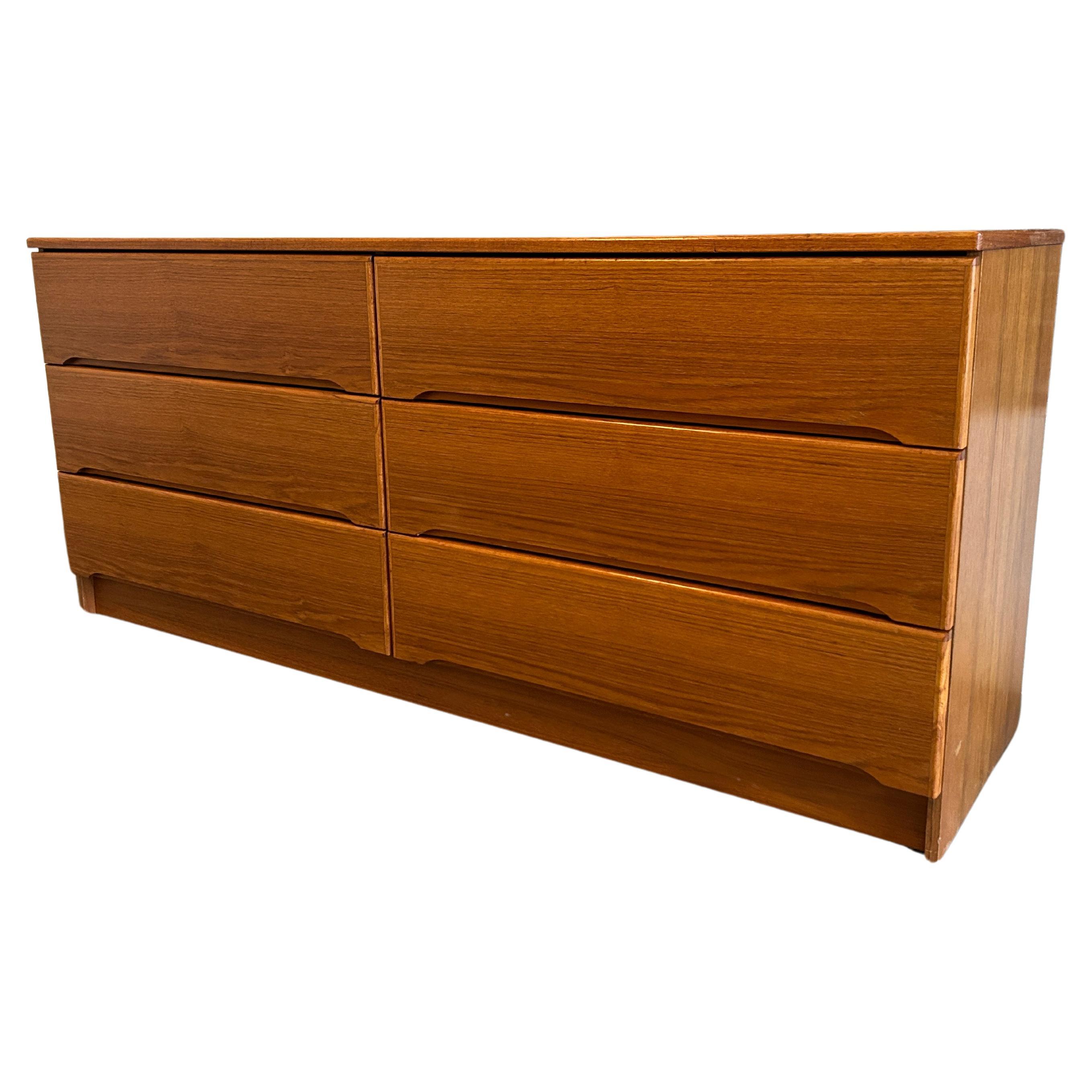 Mid century Danish modern Teak 6 drawer dresser  For Sale