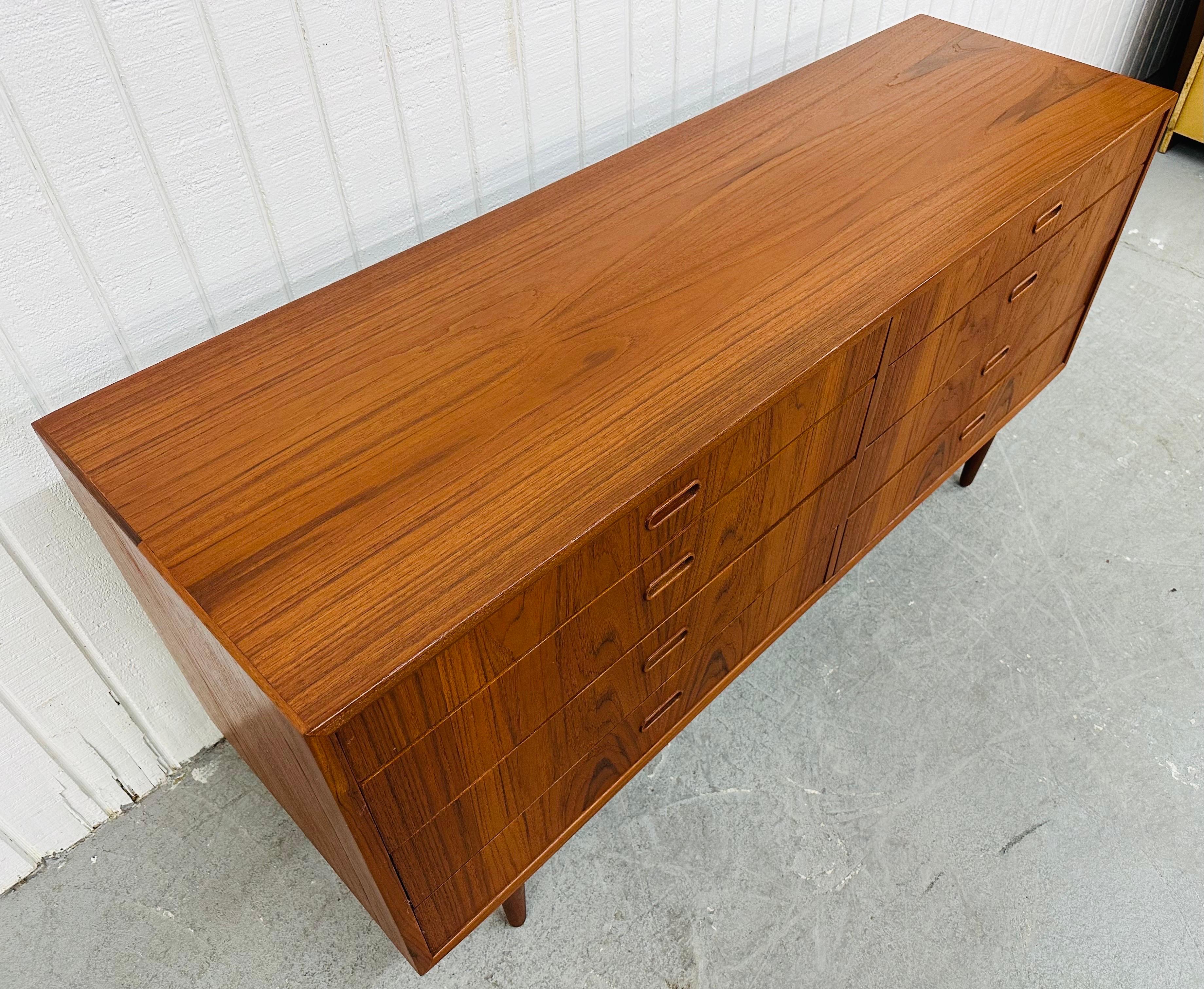 Mid-Century Danish Modern Teak 8-Drawer Dresser In Good Condition In Clarksboro, NJ