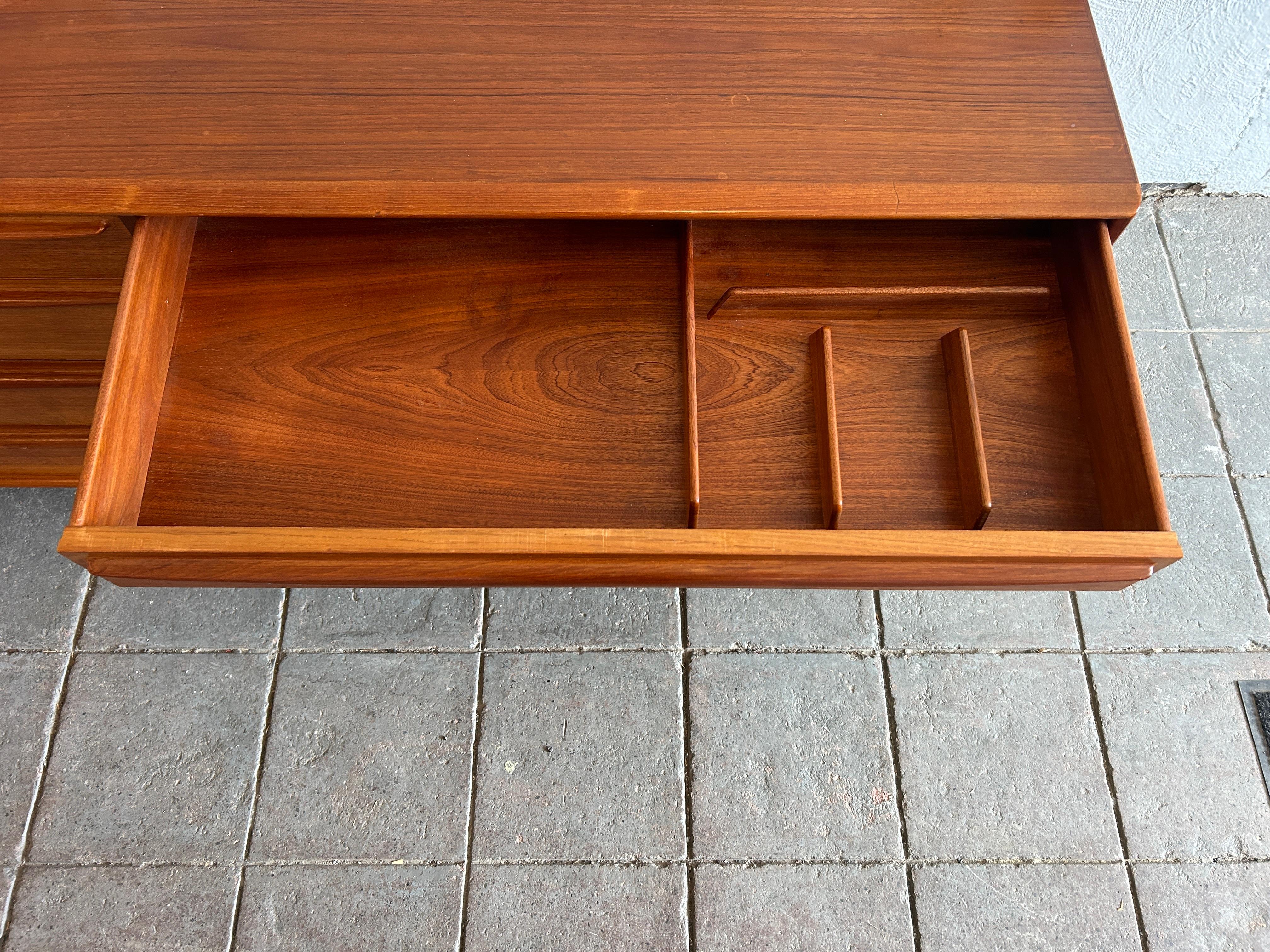 Mid century danish modern teak 8 drawer dresser with sculpted handles  For Sale 3