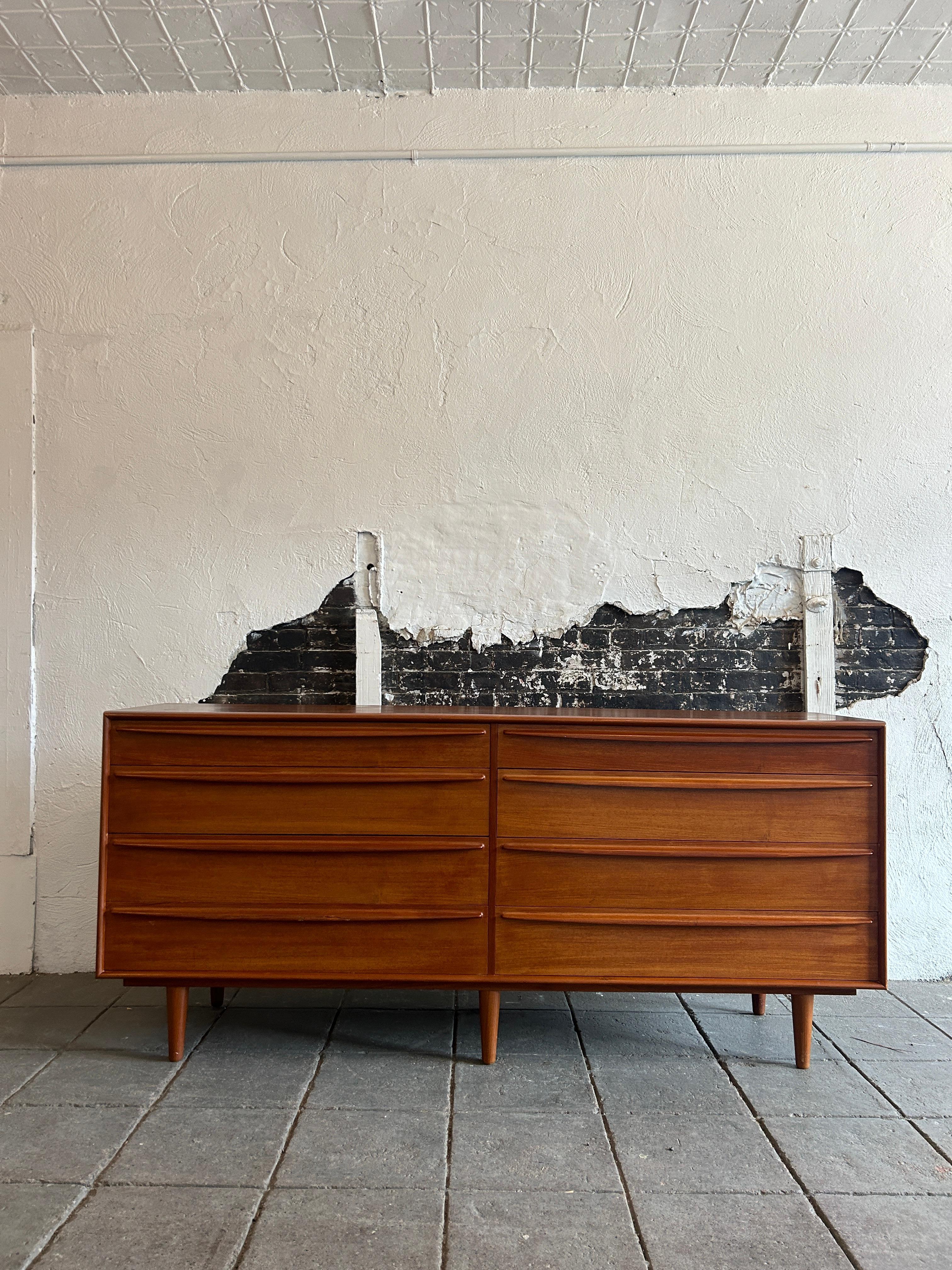 Mid century danish modern teak 8 drawer dresser with sculpted handles  For Sale 4