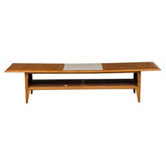 Tavolino basso danese moderno di metà secolo in teak e canna, stile Hans Wegner