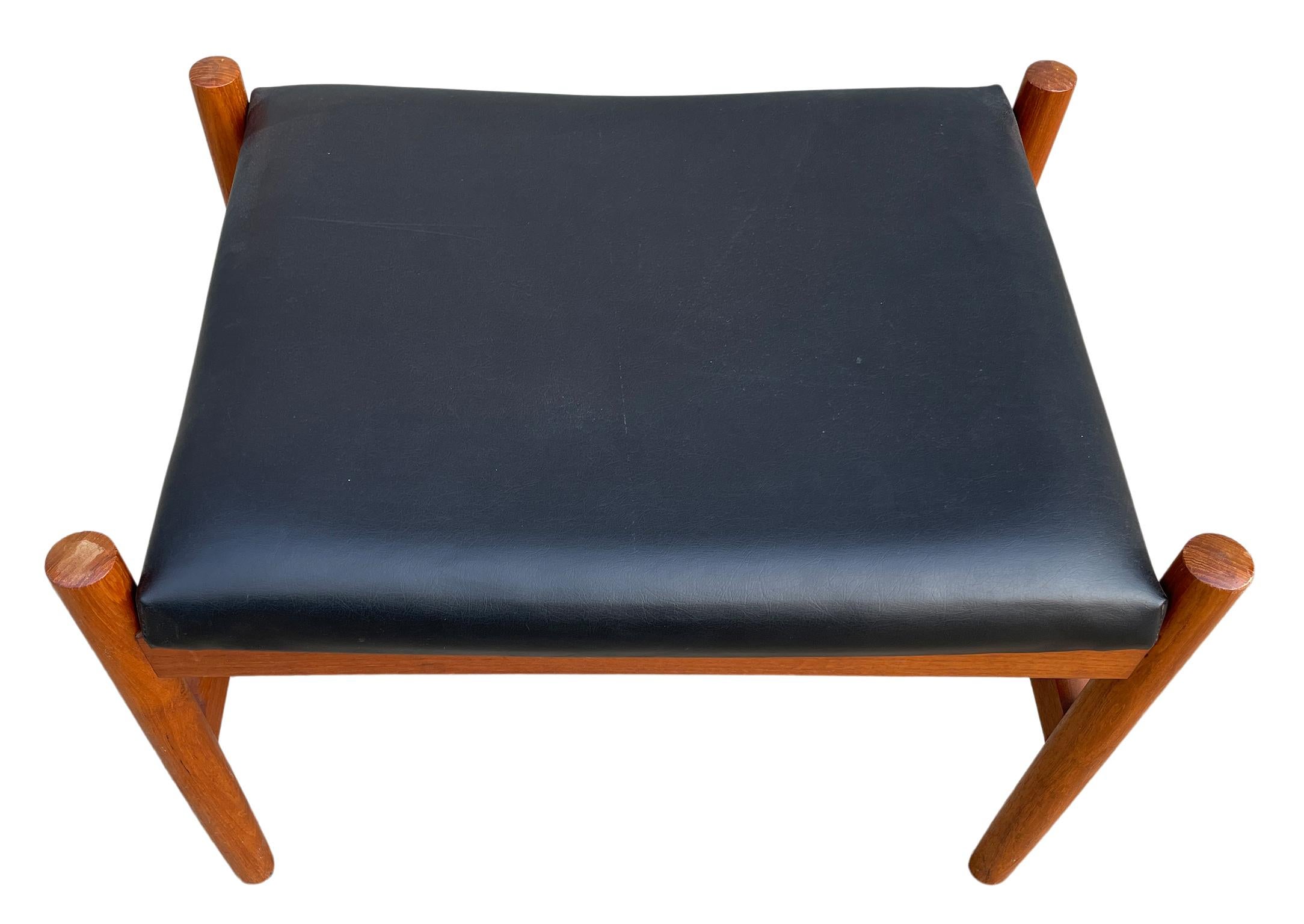 Mid century Danish modern spottrup mobler teak and leather small stool bench or ottoman. Solid teak - Danish burn label - black leather seat cushion. Great vintage condition.