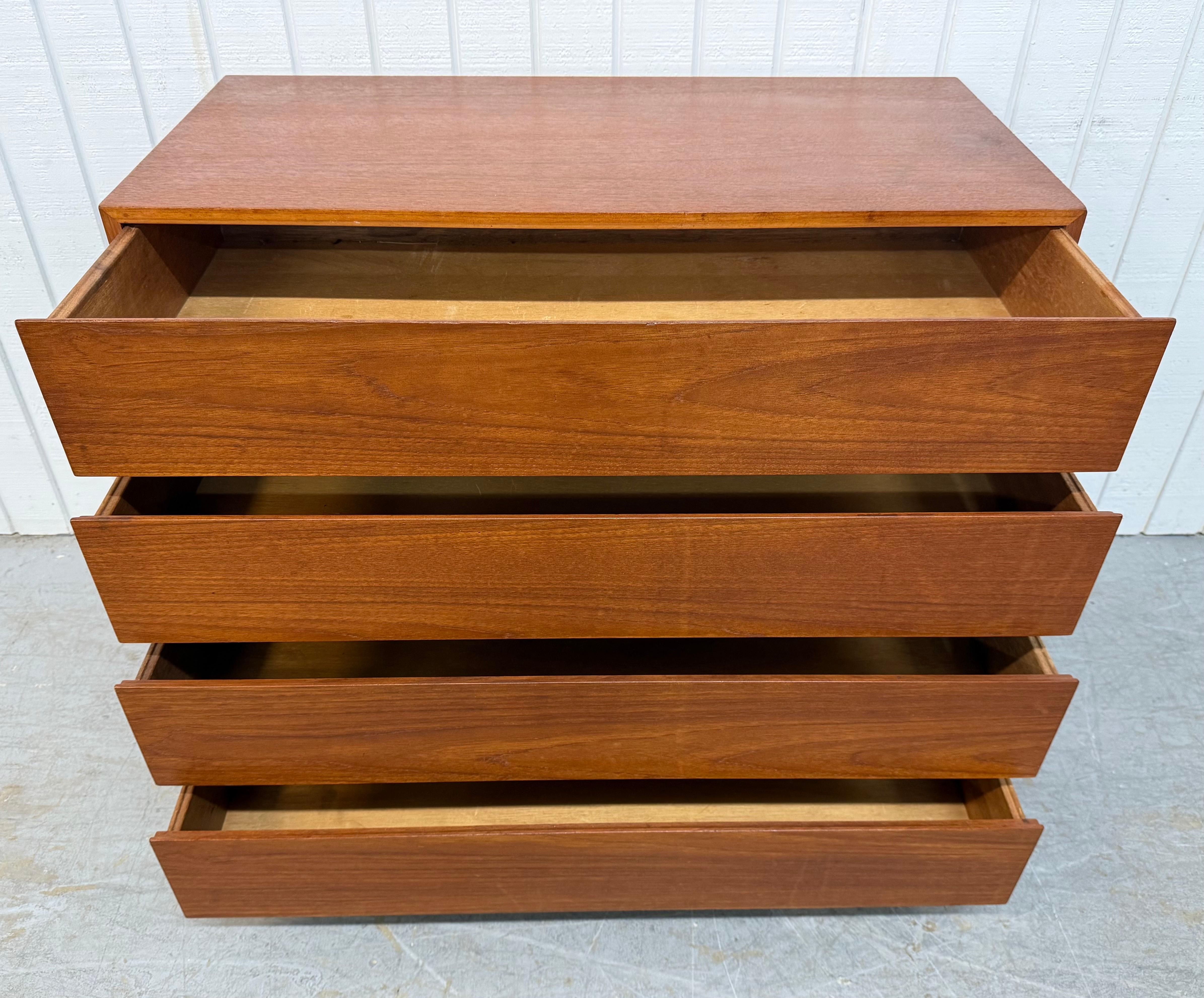 Legno Cassapanca danese moderna di metà secolo in teak in vendita