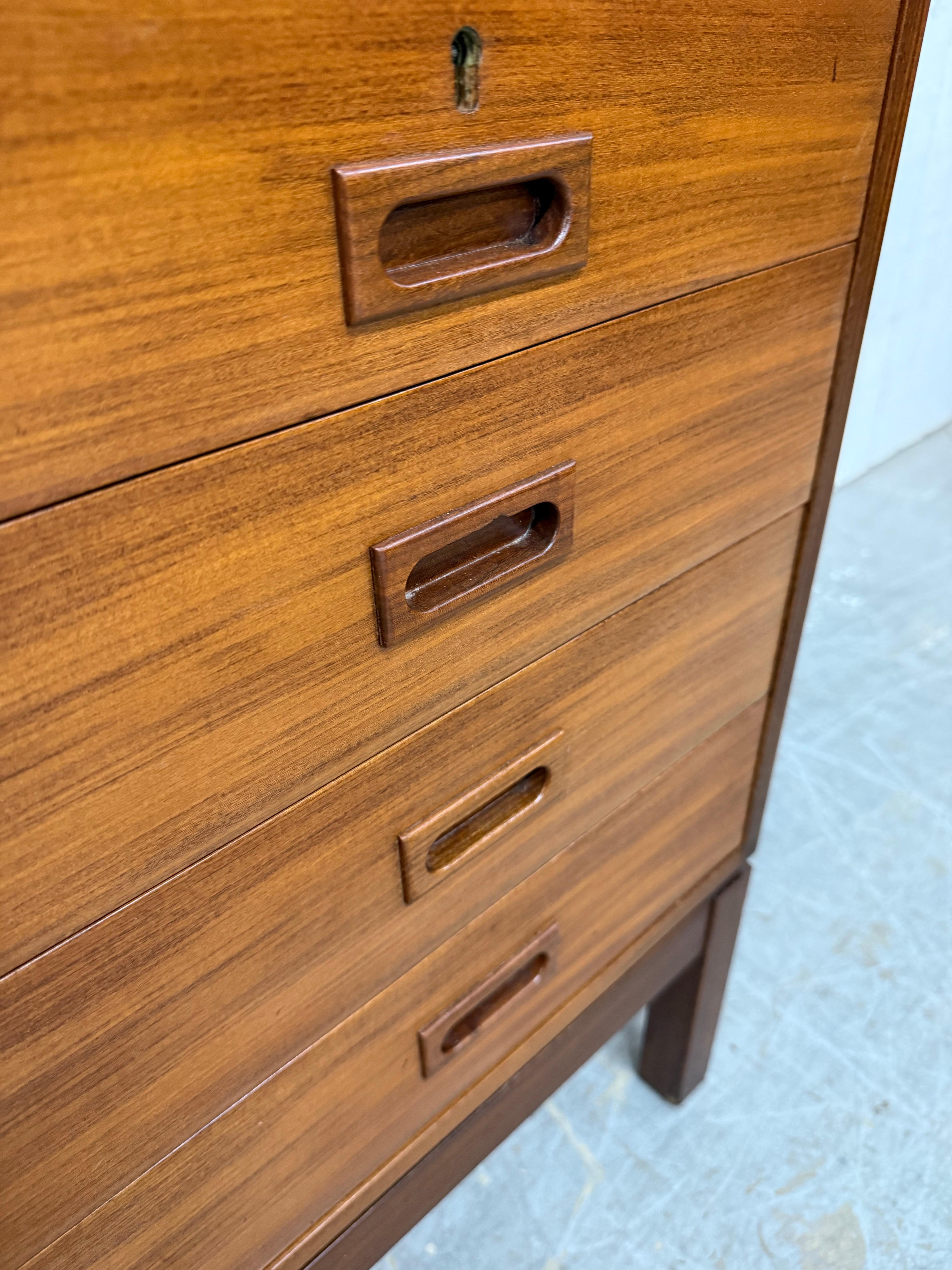 Mid-Century Danish Modern Teak Bar Cabinet For Sale 5