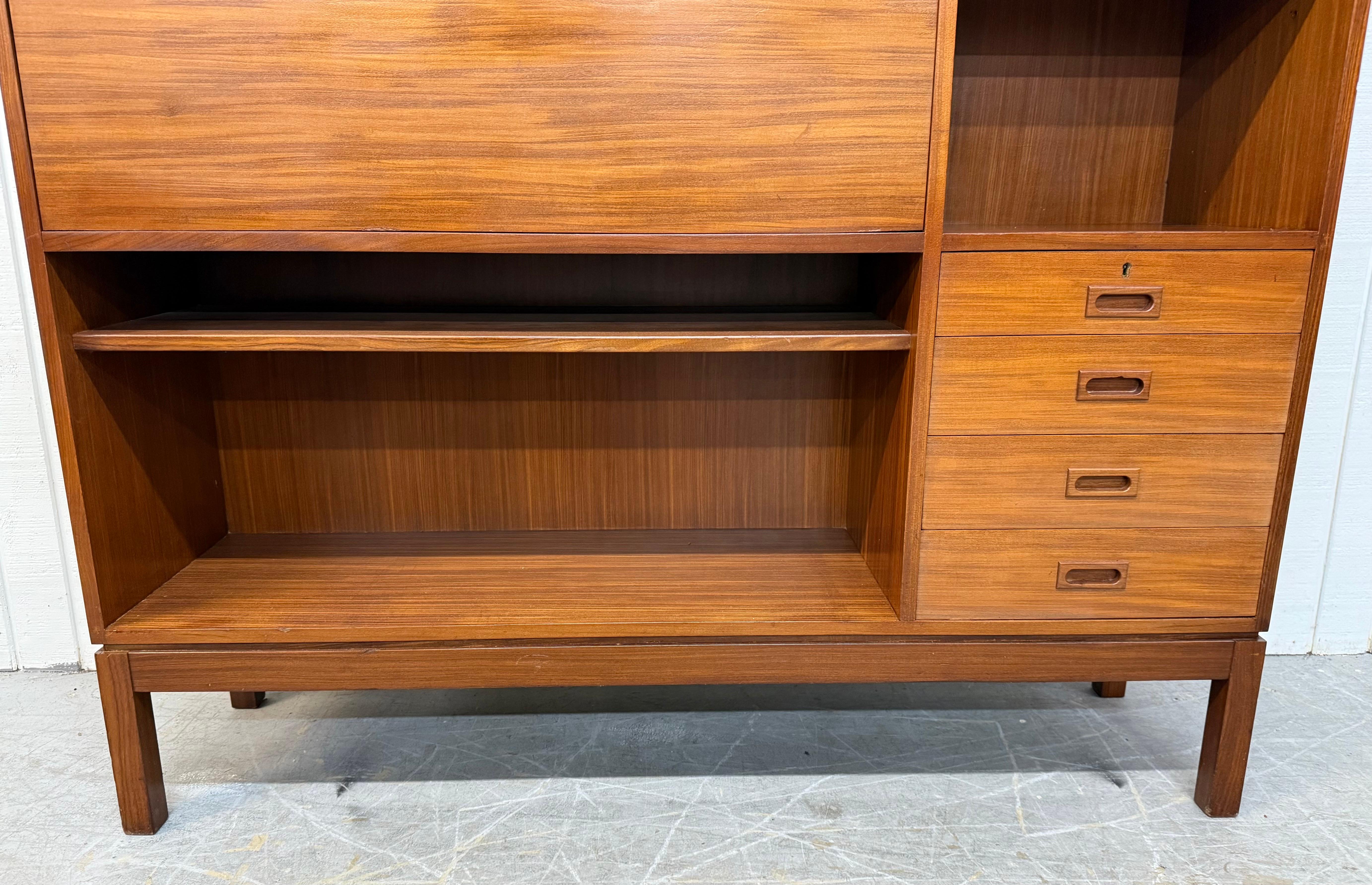Mid-Century Danish Modern Teak Bar Cabinet For Sale 4