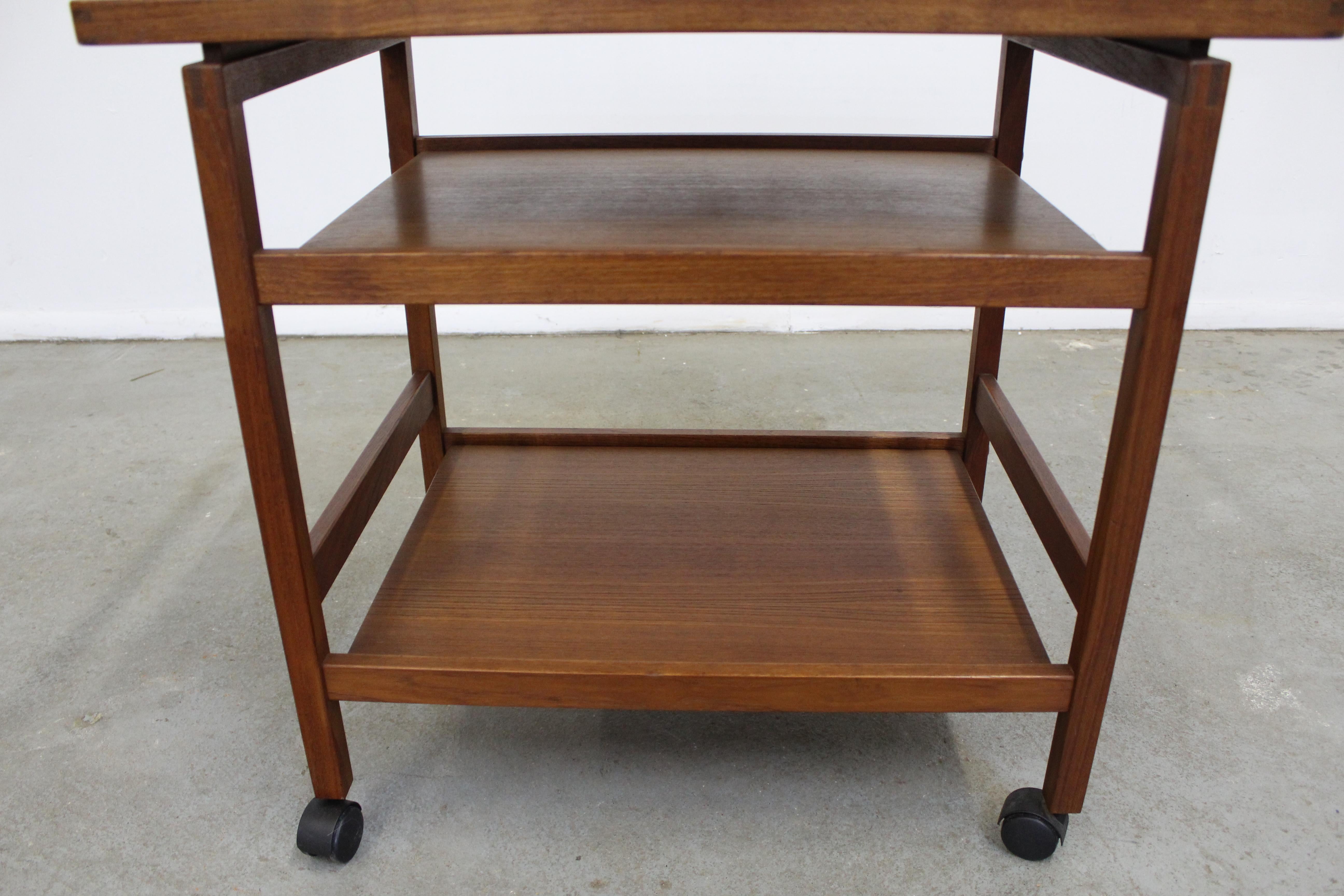 Midcentury Danish Modern Teak Bar/ Tea Serving Cart on Wheels In Good Condition In Wilmington, DE