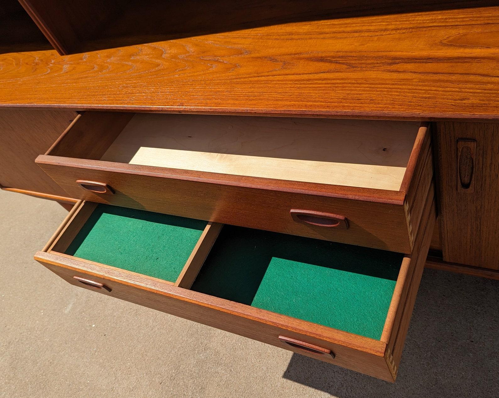 Mid Century Danish Modern Teak Bookcase Cabinet In Good Condition For Sale In Tulsa, OK