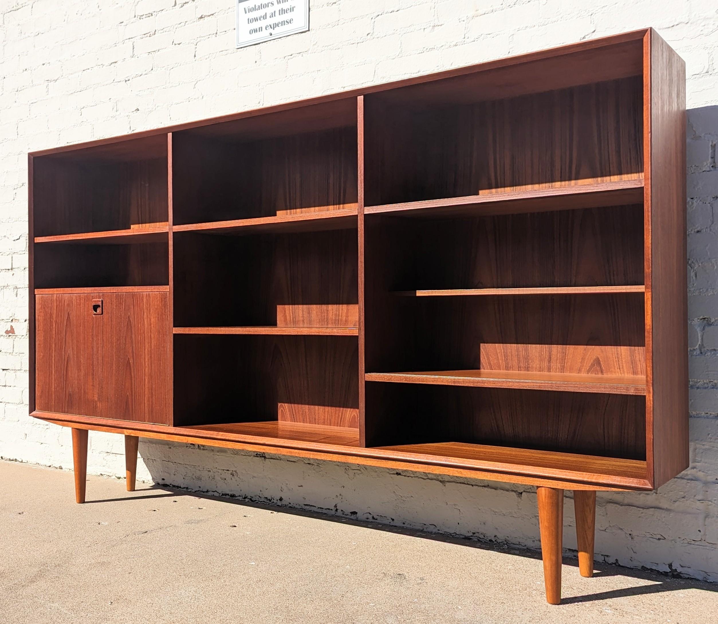 Libreria danese moderna in teak del metà secolo in vendita 1
