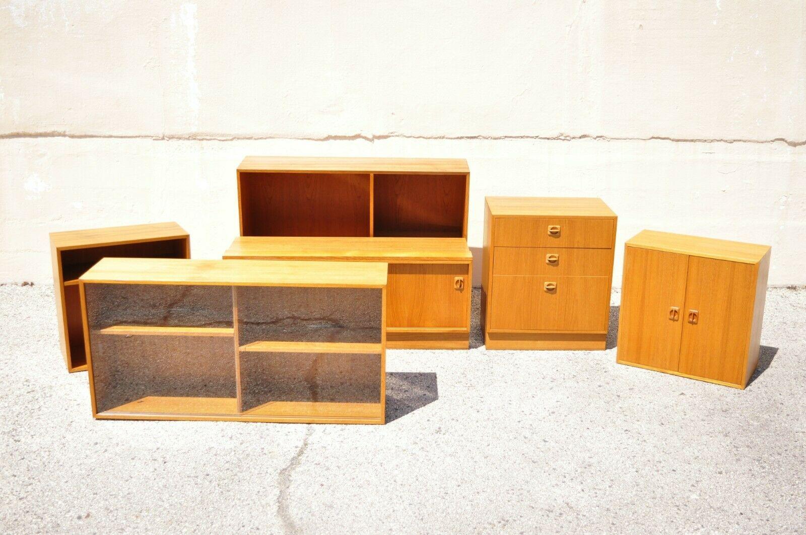 Mid Century Danish Modern Teak Bookcase Wall Unit Credenza Cabinet For Sale 5