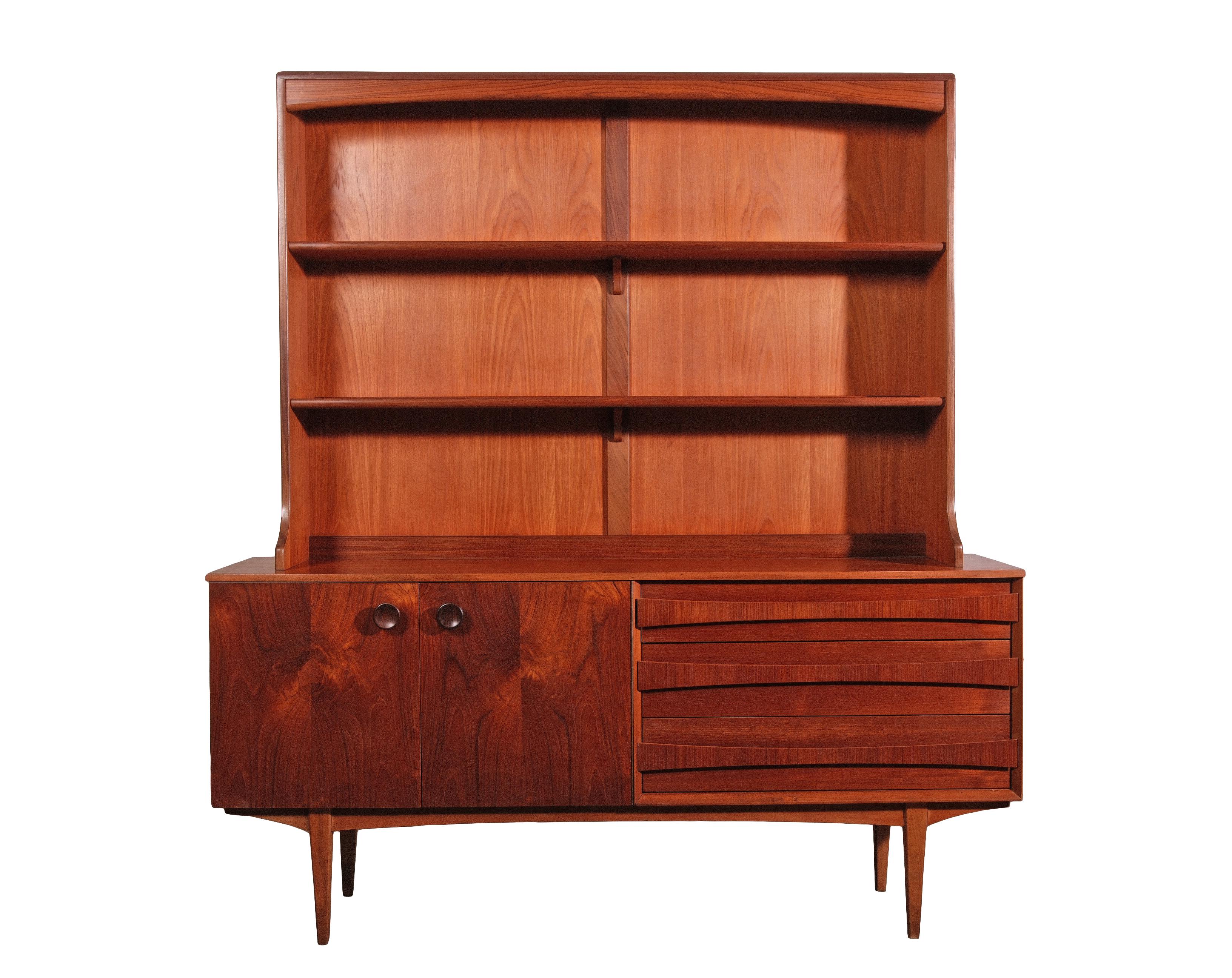 This stunning Mid-Century Danish Modern Teak Bookshelf Hutch effortlessly combines style and functionality, making it an exceptional addition to any space. Featuring three generously sized shelves, it offers ample room for displaying books, decor,