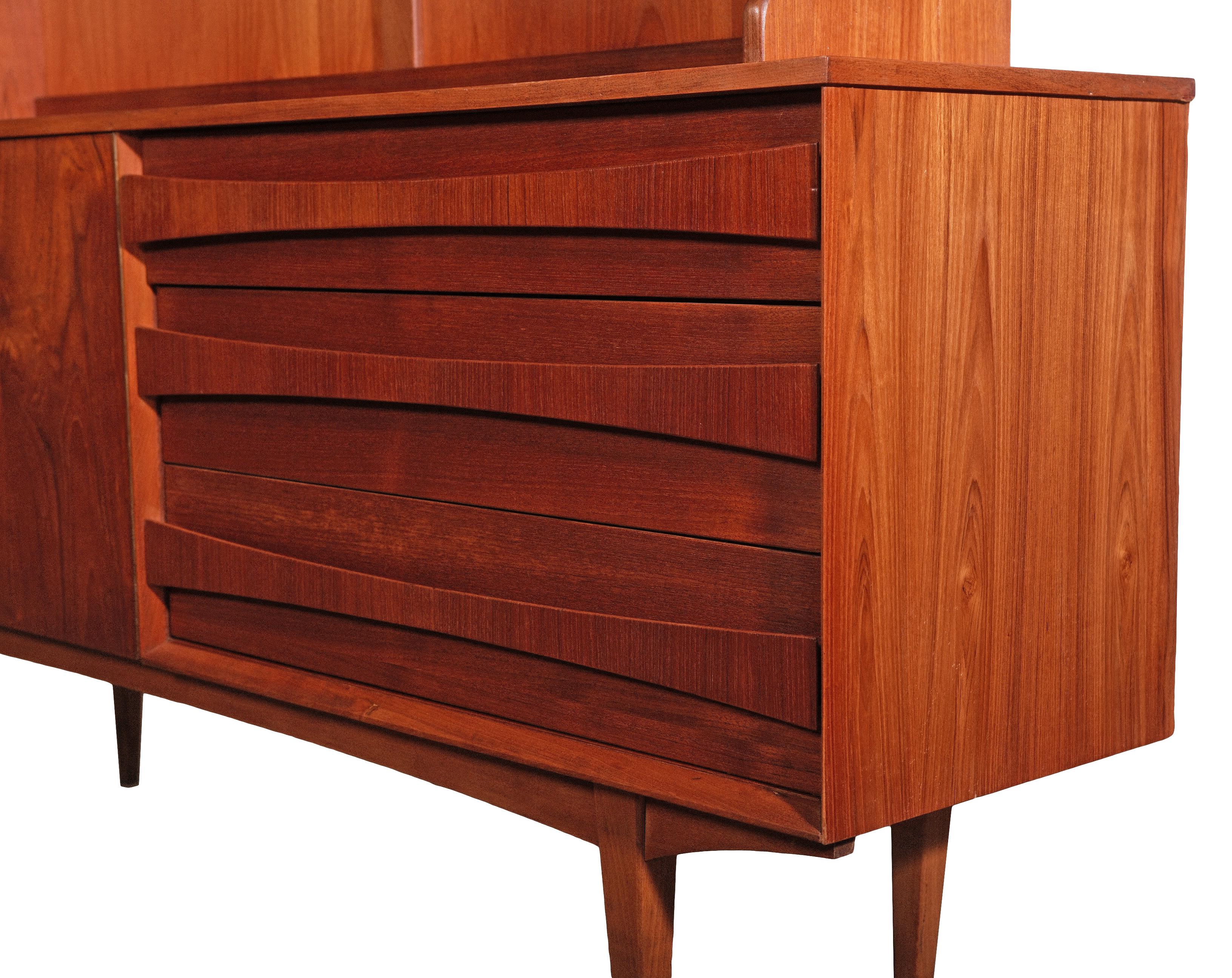 Mid-Century Danish Modern Teak Bookshelf Hutch In Good Condition In High Point, NC