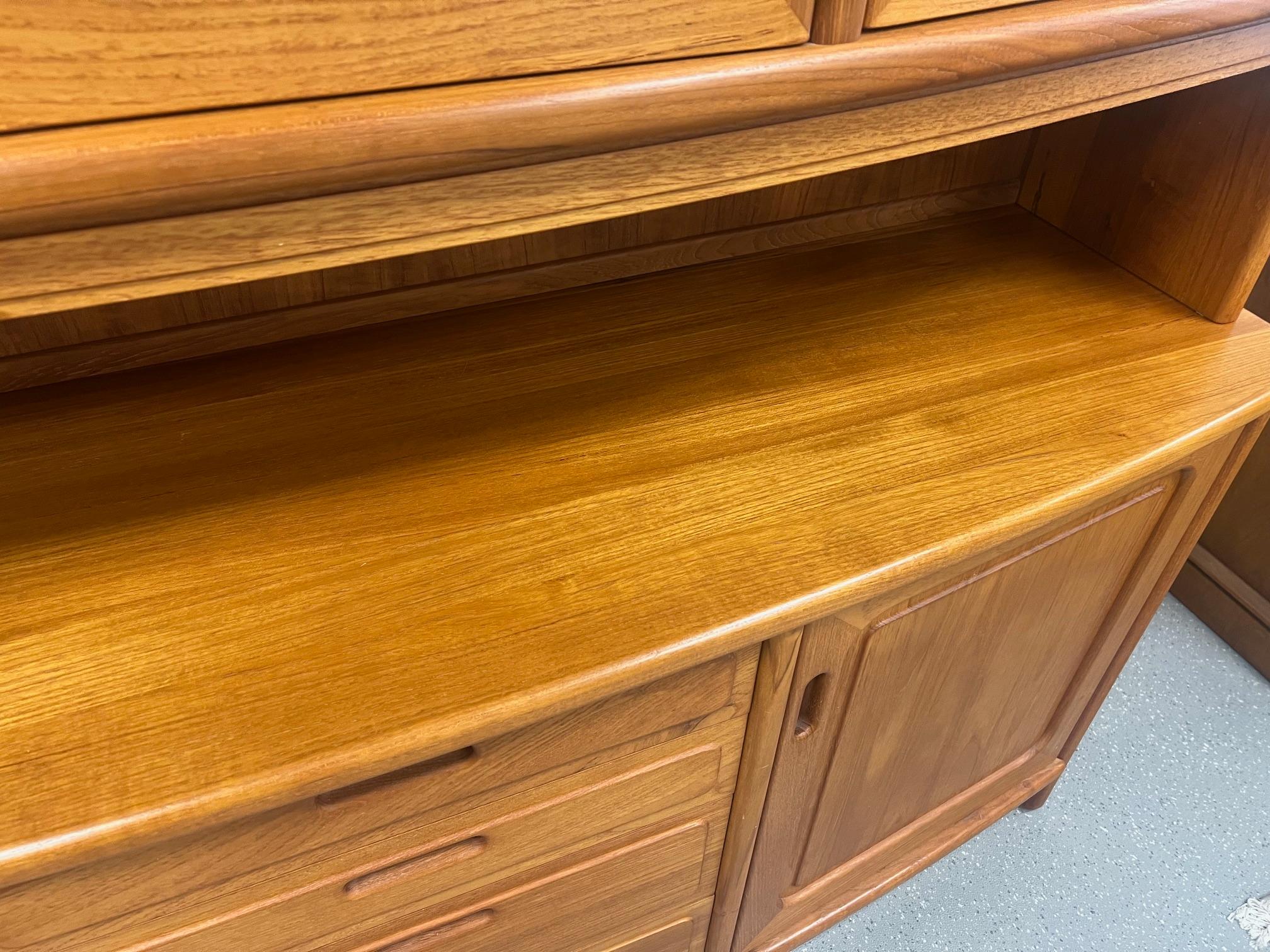 Mid Century Danish Modern Teak Buffet Hutch Display China Cabinet Bow Front 4