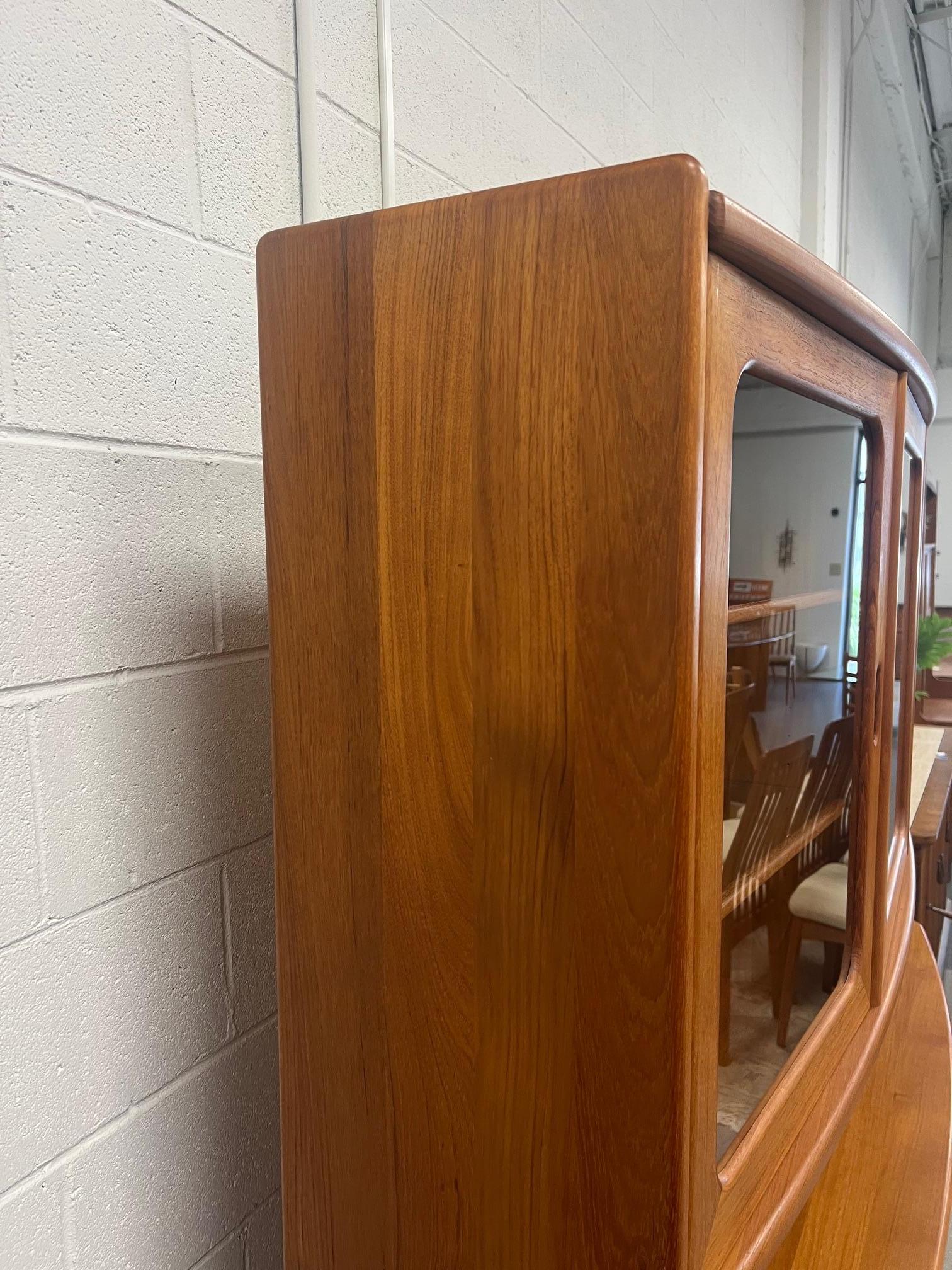 Mid Century Danish Modern Teak Buffet Hutch Display China Cabinet Bow Front 8