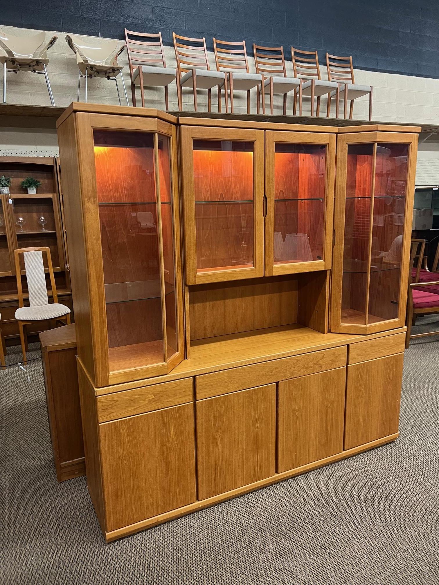 Gorgeous Danish Modern teak buffet with hutch. Fantastic condition. Minor signs of wear. Small chip on the left bottom rear corner, small mark on the bottom piece.

Featuring adjustable glass shelves at the top. Adjustable wood shelves at the bottom