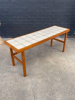 Consola moderna danesa de mediados de siglo con tapa de teca y cerámica by Trioh