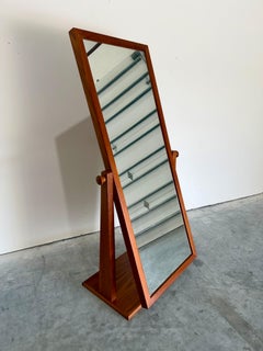 Stehspiegel im dänischen Mid-Century-Modern-Stil aus Teakholz
