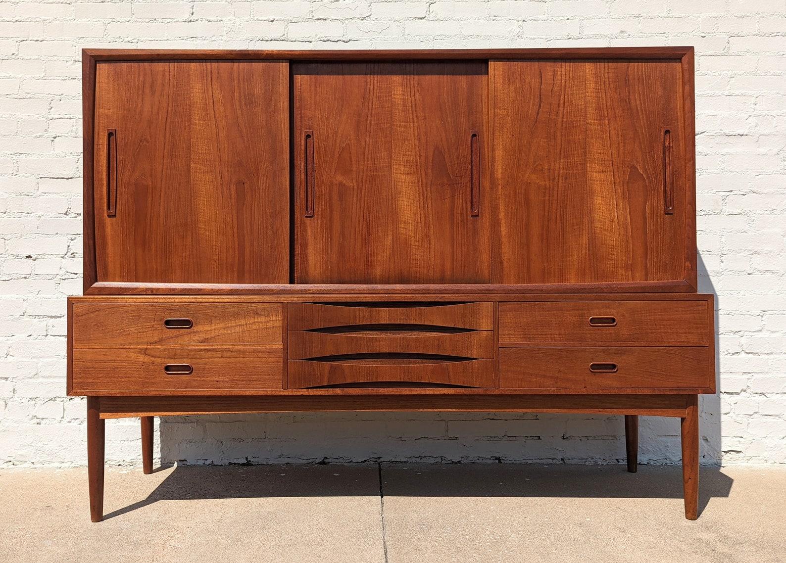 Mid Century Danish Modern Teak Cocktail Cabinet

Average vintage condition and structurally sound. Has some expected finish wear, scratching, and edge dings. Beautifully crafted piece with some visible use. One of the sliding doors has some slight