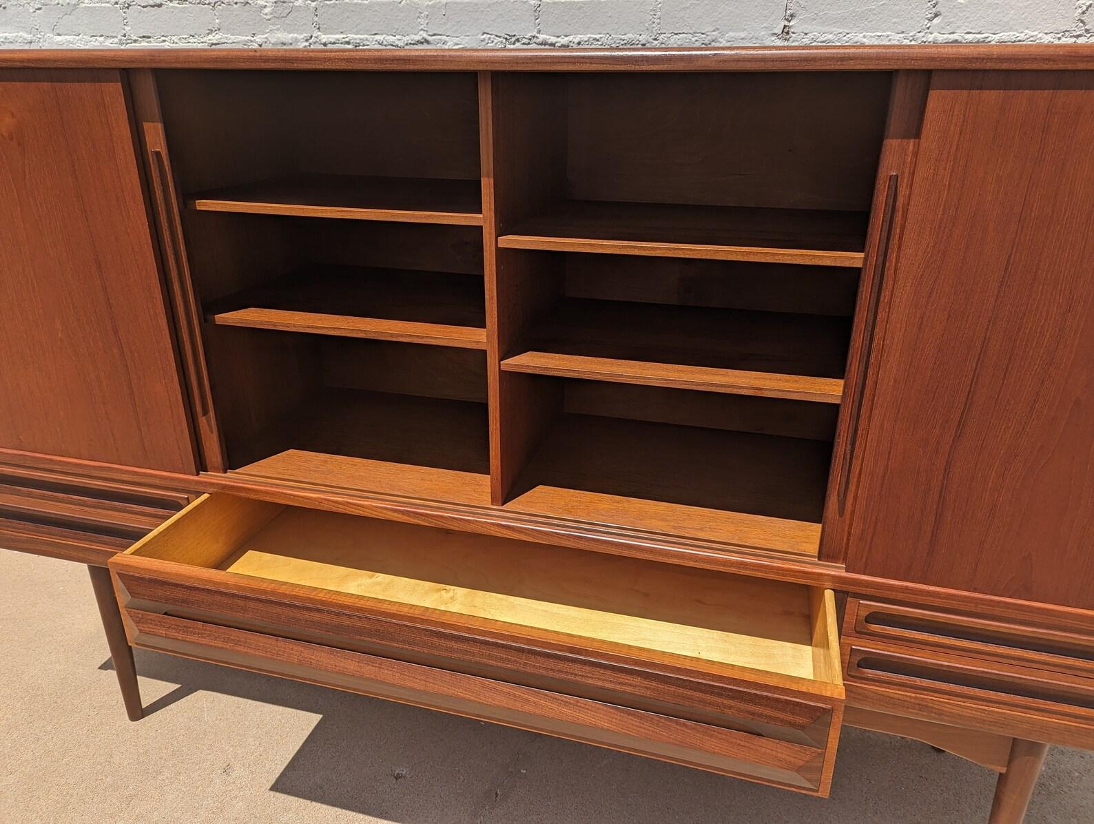 Mid-Century moderno Mobile da cocktail in teak moderno danese del metà secolo in vendita