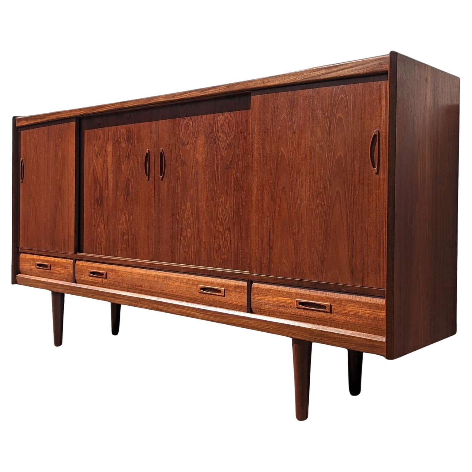 Mid Century Danish Modern Teak Cocktail Highboard

Above average vintage condition and structurally sound. Has some expected slight finish wear and scratching. Beautifully crafted. Outdoor listing pictures might appear slightly darker or more red