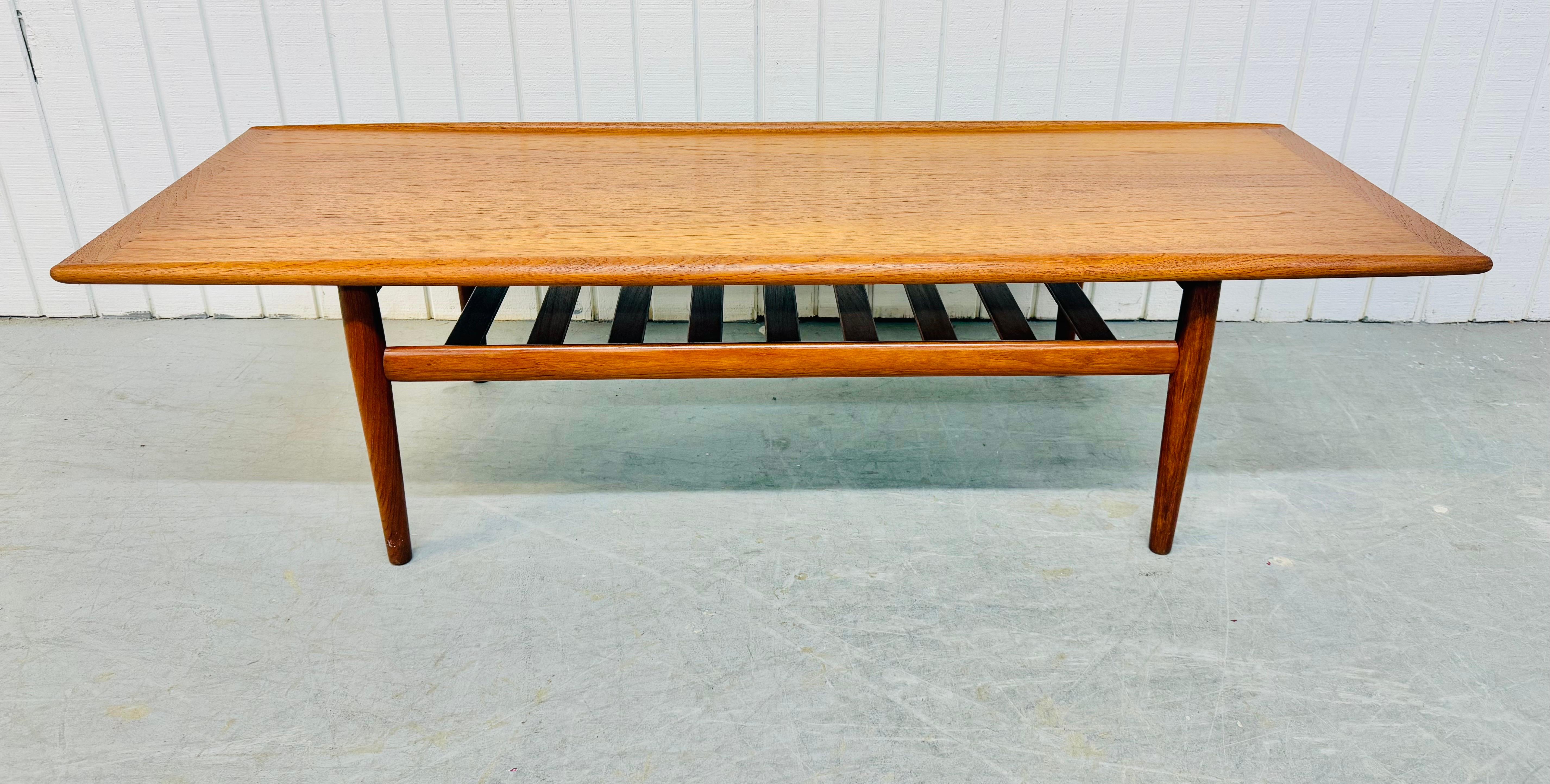 Mid-Century Modern Table basse en teck moderne danoise du milieu du siècle dernier en vente