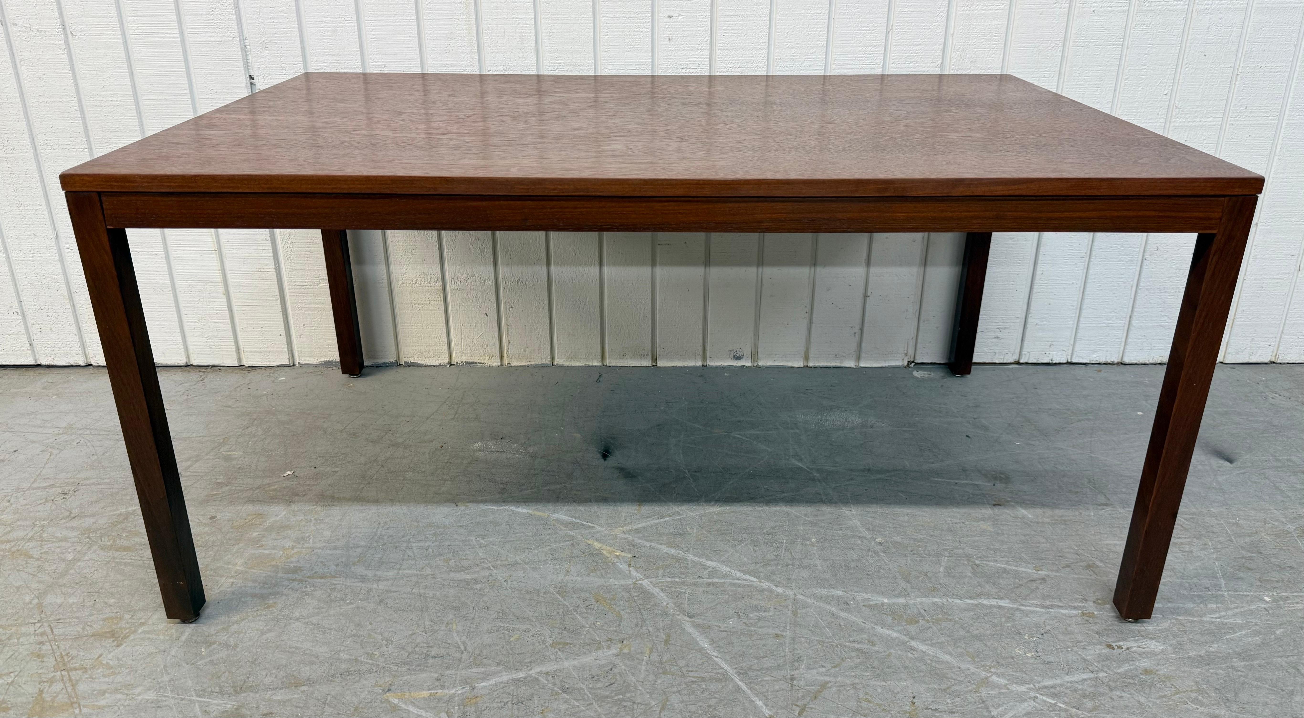 20ième siècle Table basse en teck moderne danoise du milieu du siècle dernier en vente