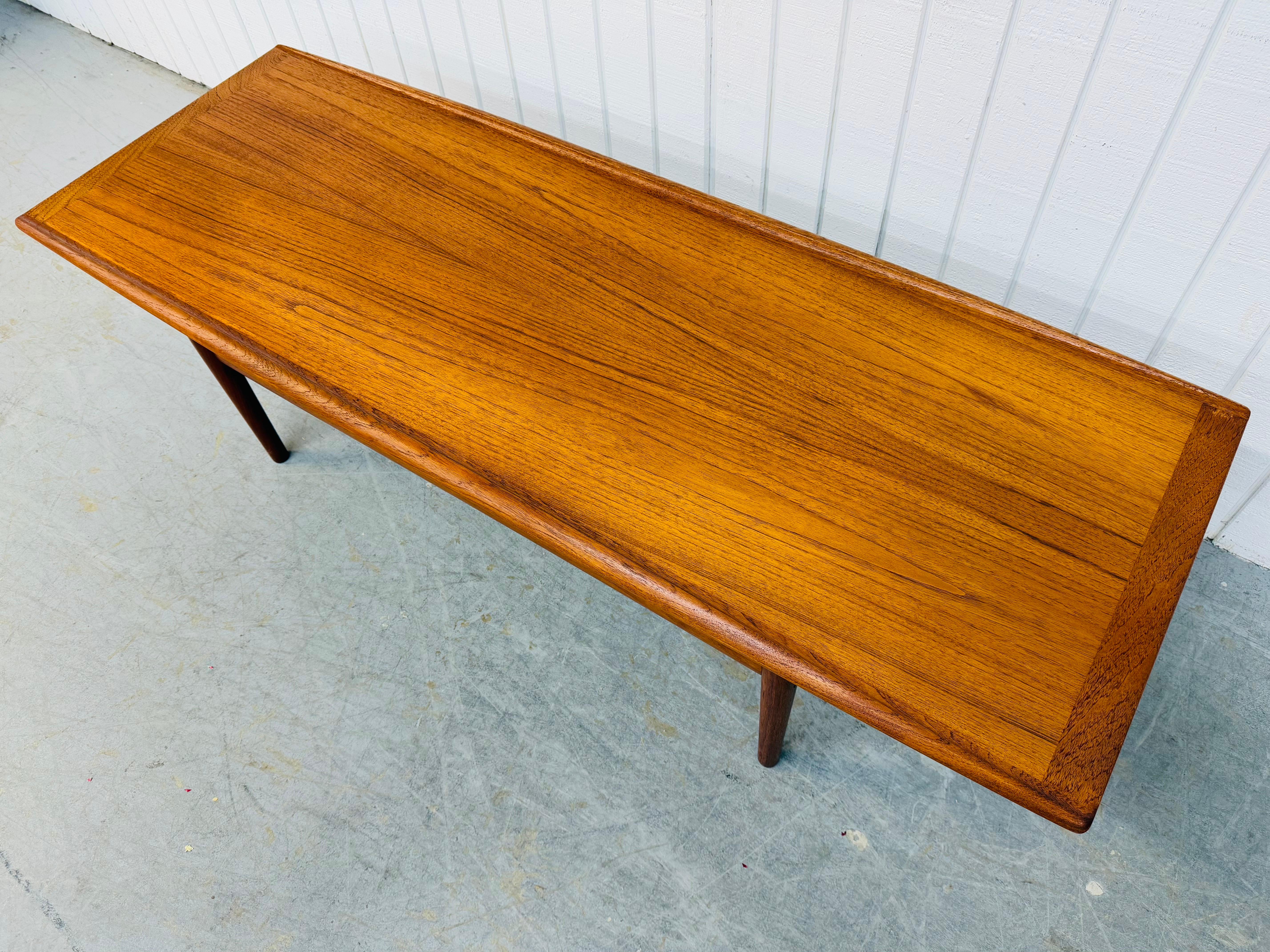 Bois Table basse en teck moderne danoise du milieu du siècle dernier en vente