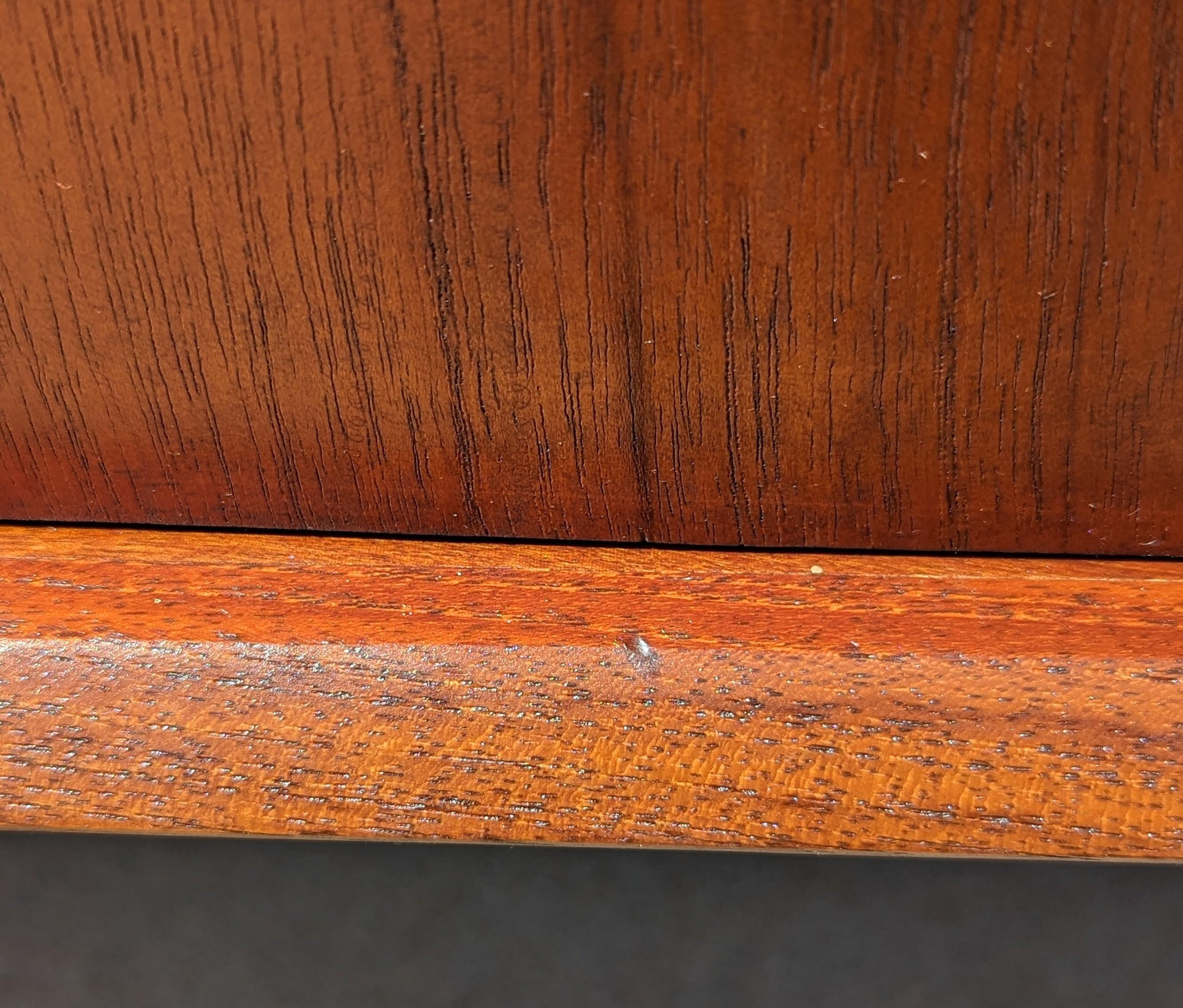 Mid Century Danish Modern Teak Credenza in Manier von Arne Vodder im Angebot 3