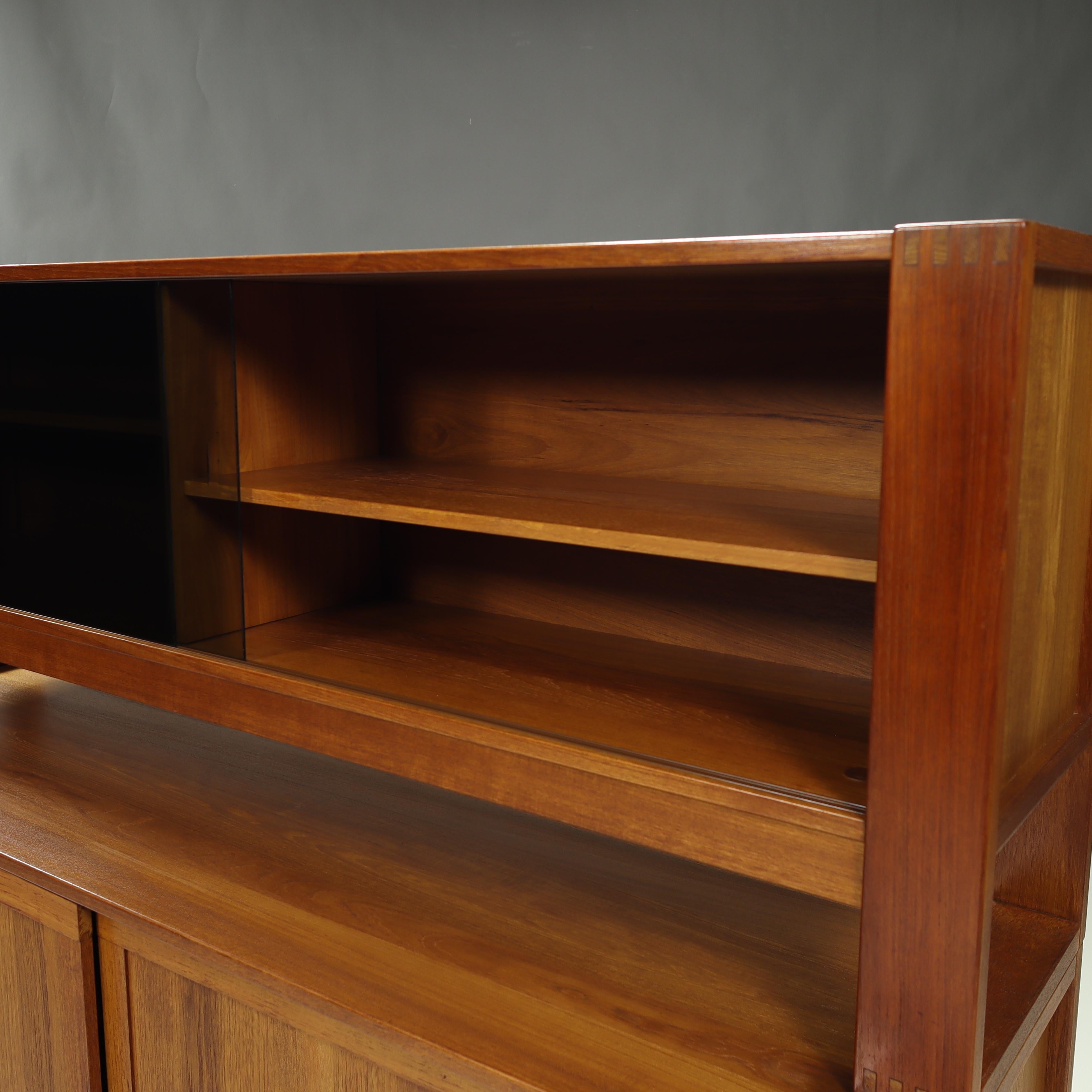 Mid-Century Danish Modern Teak Credenza with Hutch For Sale 7