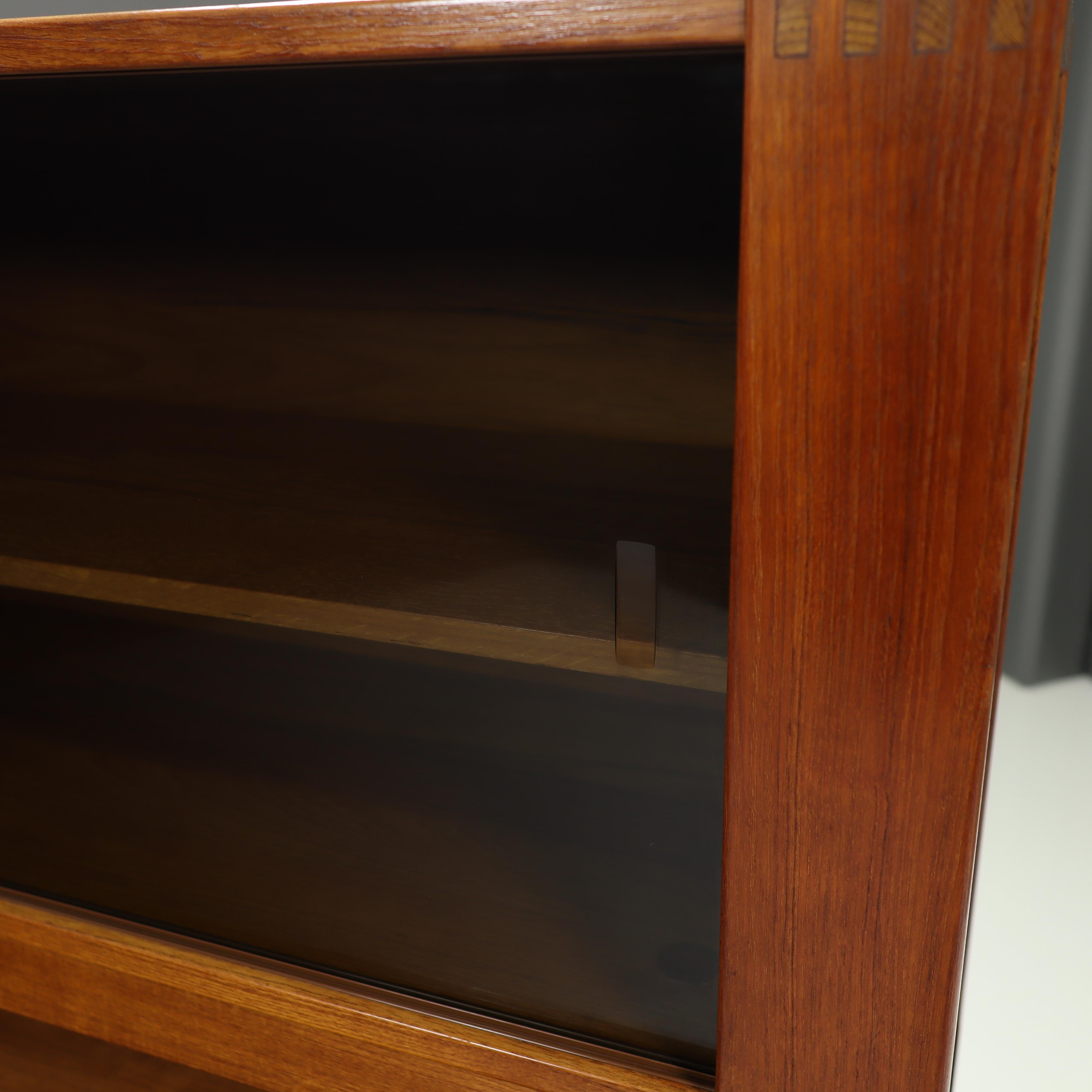 Mid-Century Danish Modern Teak Credenza with Hutch For Sale 9