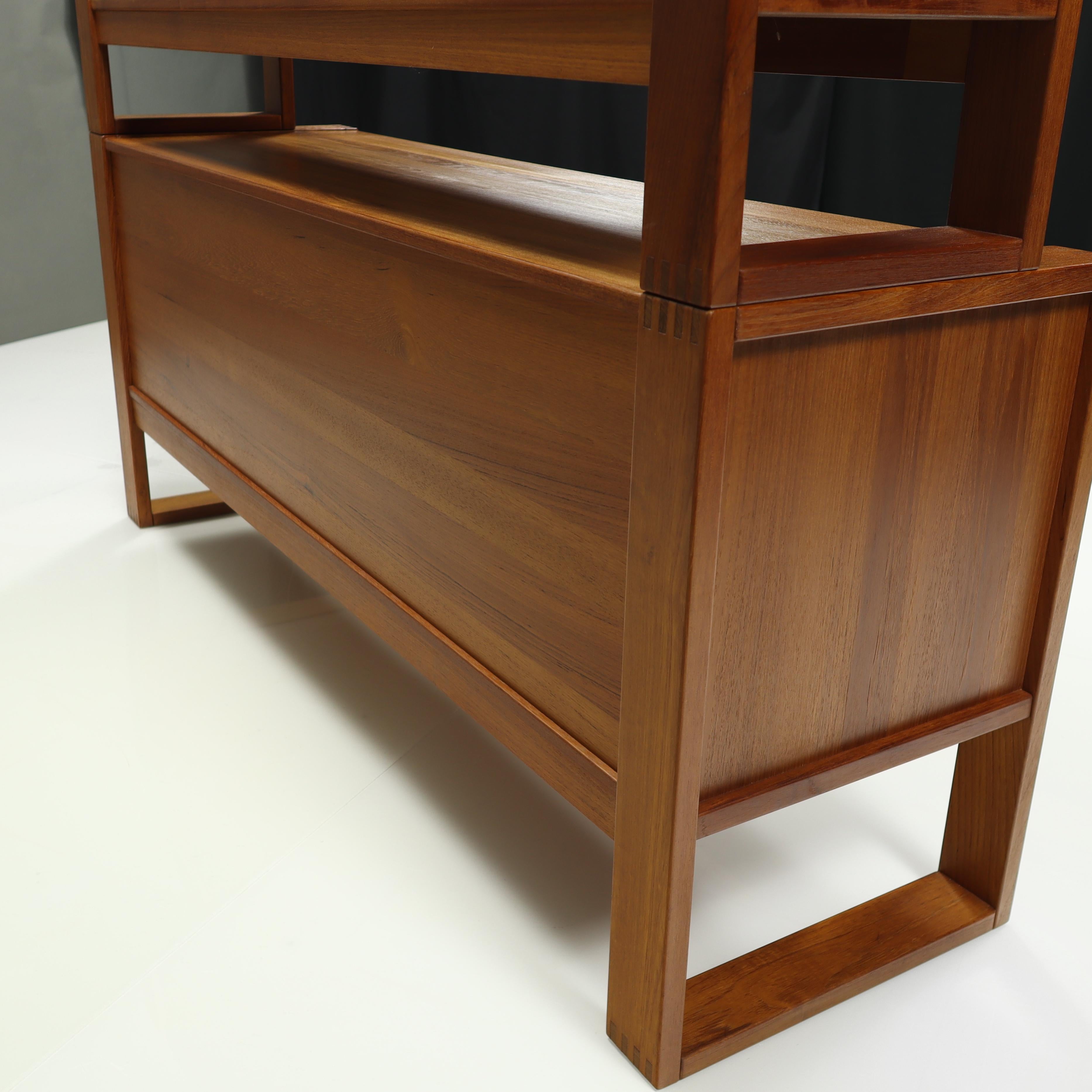 Mid-Century Danish Modern Teak Credenza with Hutch In Good Condition For Sale In Ava, MO