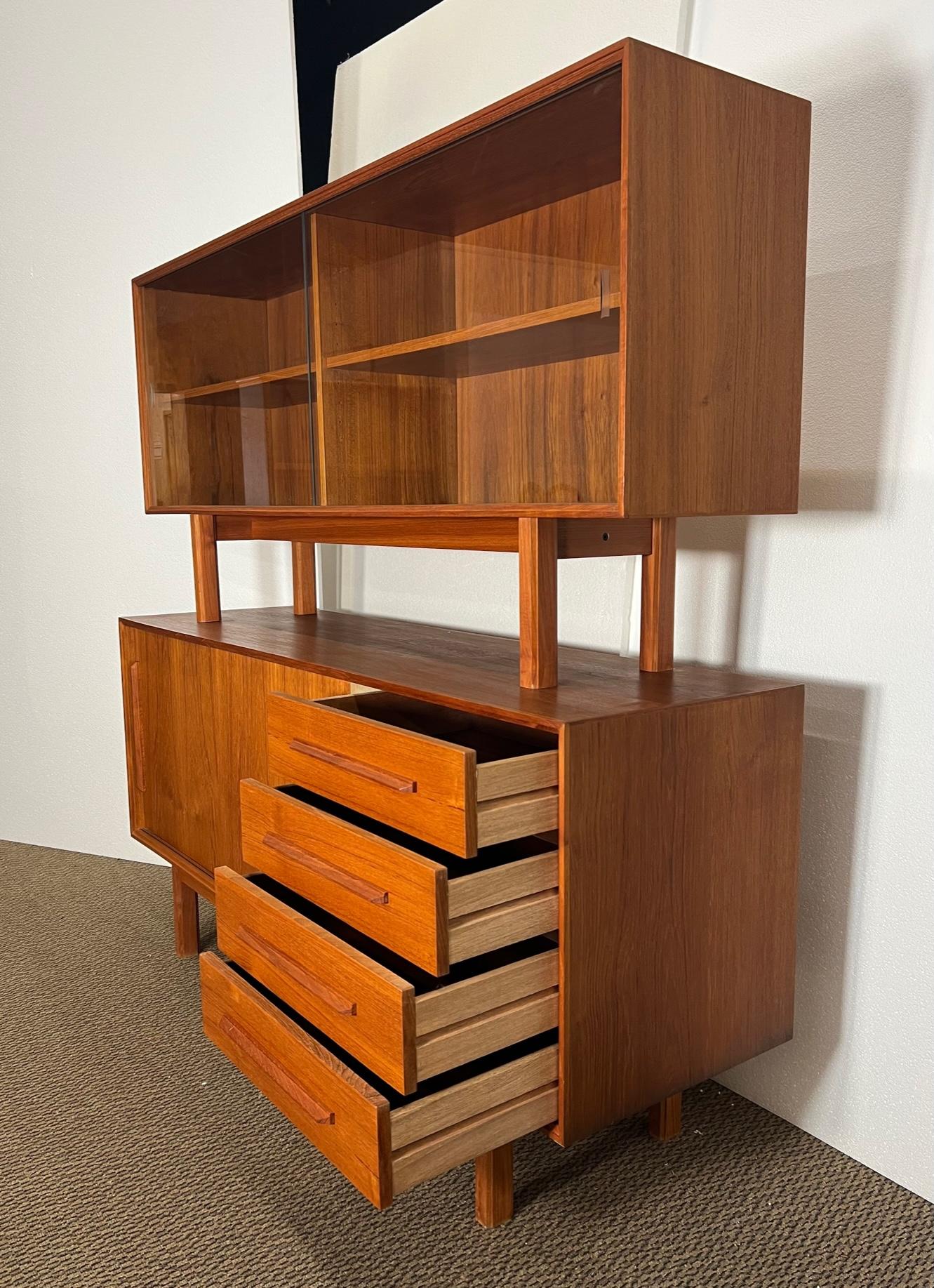 Absolutely stunning Danish teak credenza with matching hutch. Featuring adjustable shelves, sliding doors and 4 clean drawers.
Excellent condition with minor marks as pictured. 
There is some light discoloration where the shelves have been for a