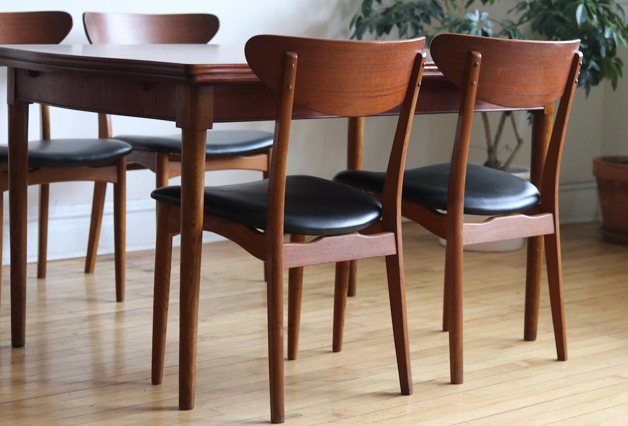 Midcentury Danish Modern Teak Curved Two-Tone Dining Set In Excellent Condition In Brooklyn, NY