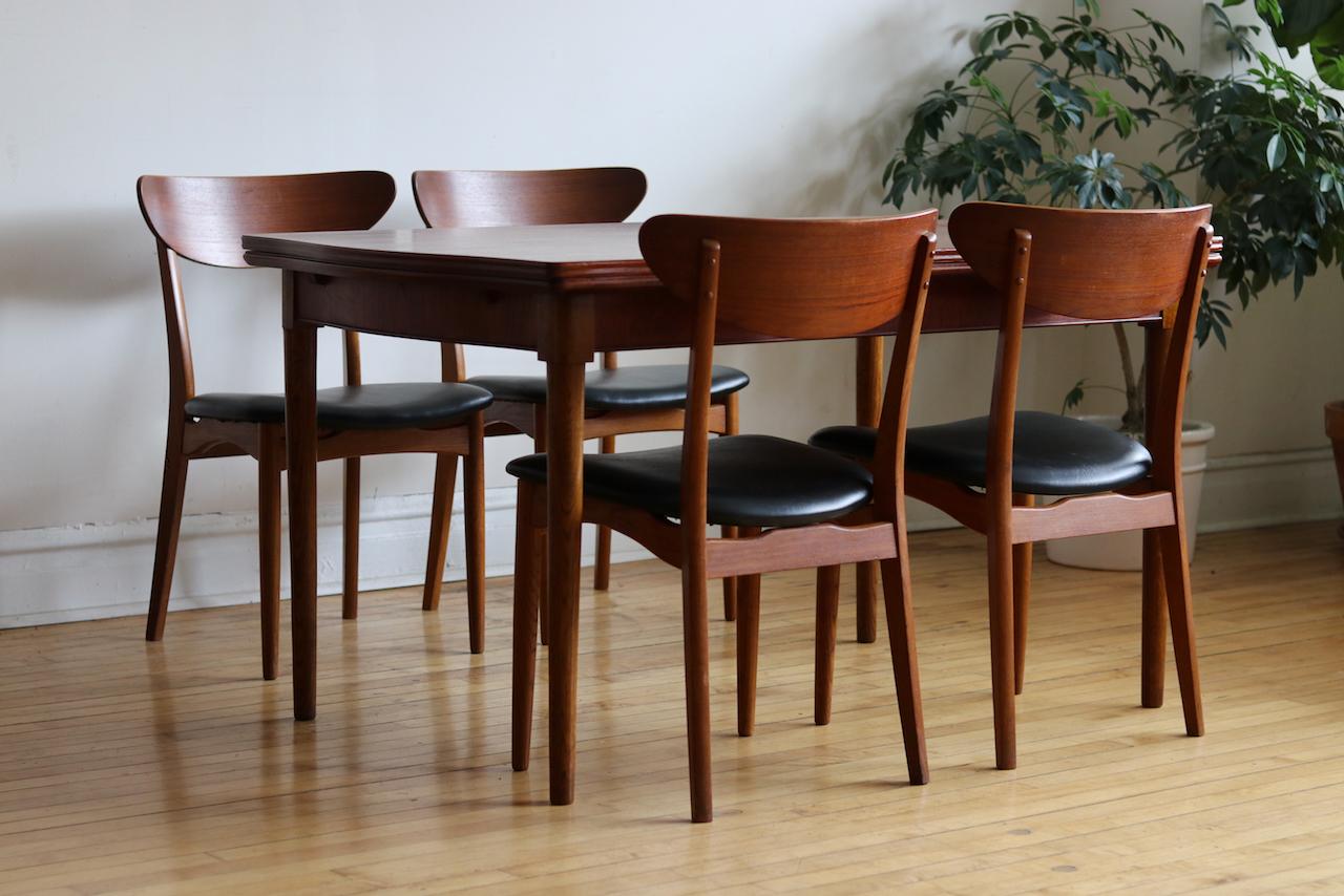 20th Century Midcentury Danish Modern Teak Curved Two-Tone Dining Set