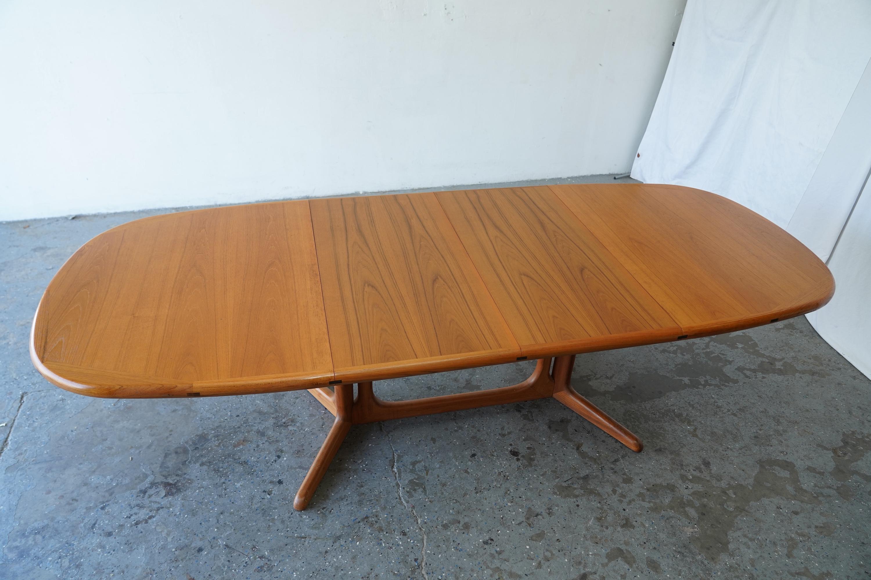 Mid-Century Danish Modern Teak Dining Table by Benny Linden with Two Leaves For Sale 6