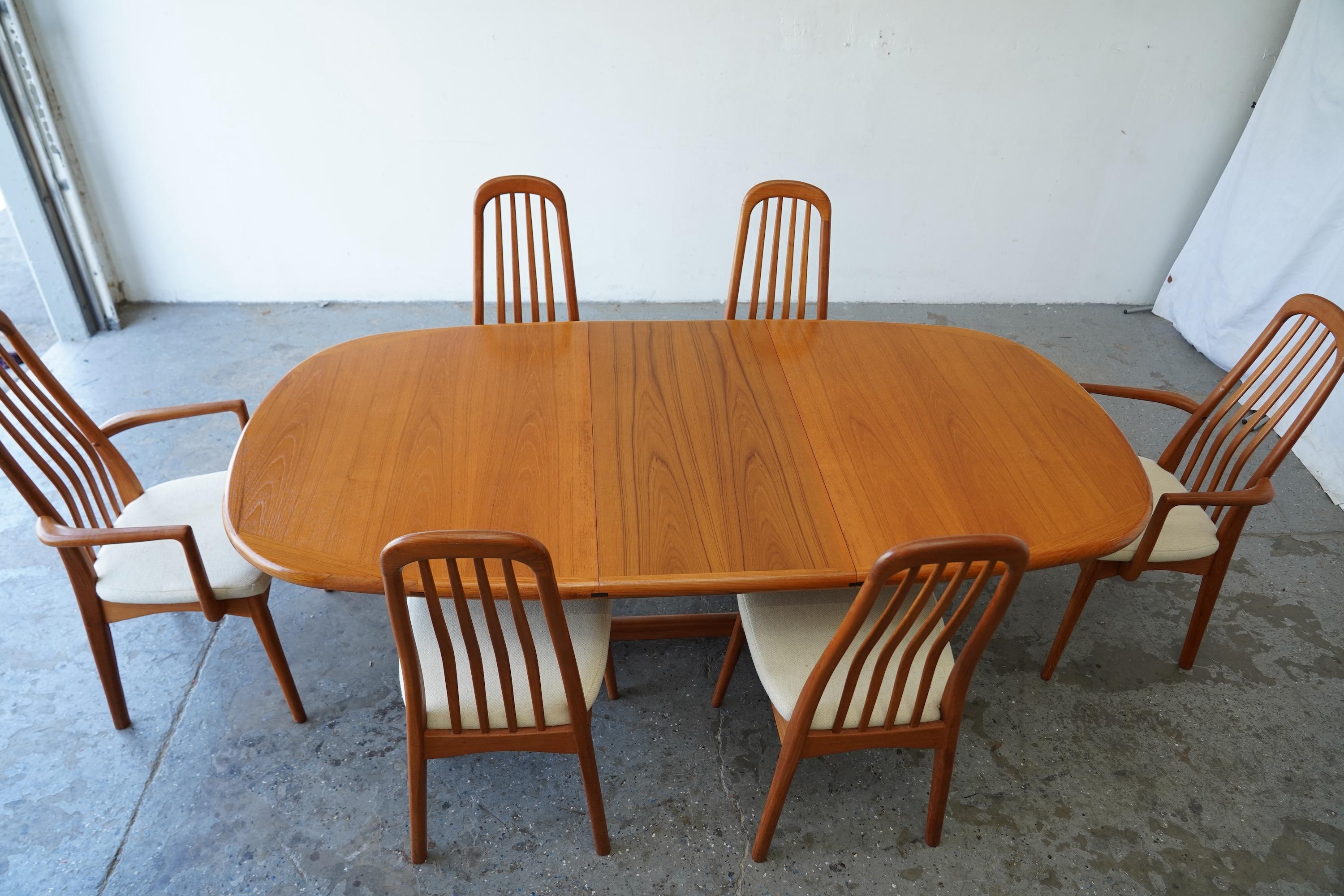 Mid-Century Danish Modern Teak Dining Table by Benny Linden with Two Leaves For Sale 9