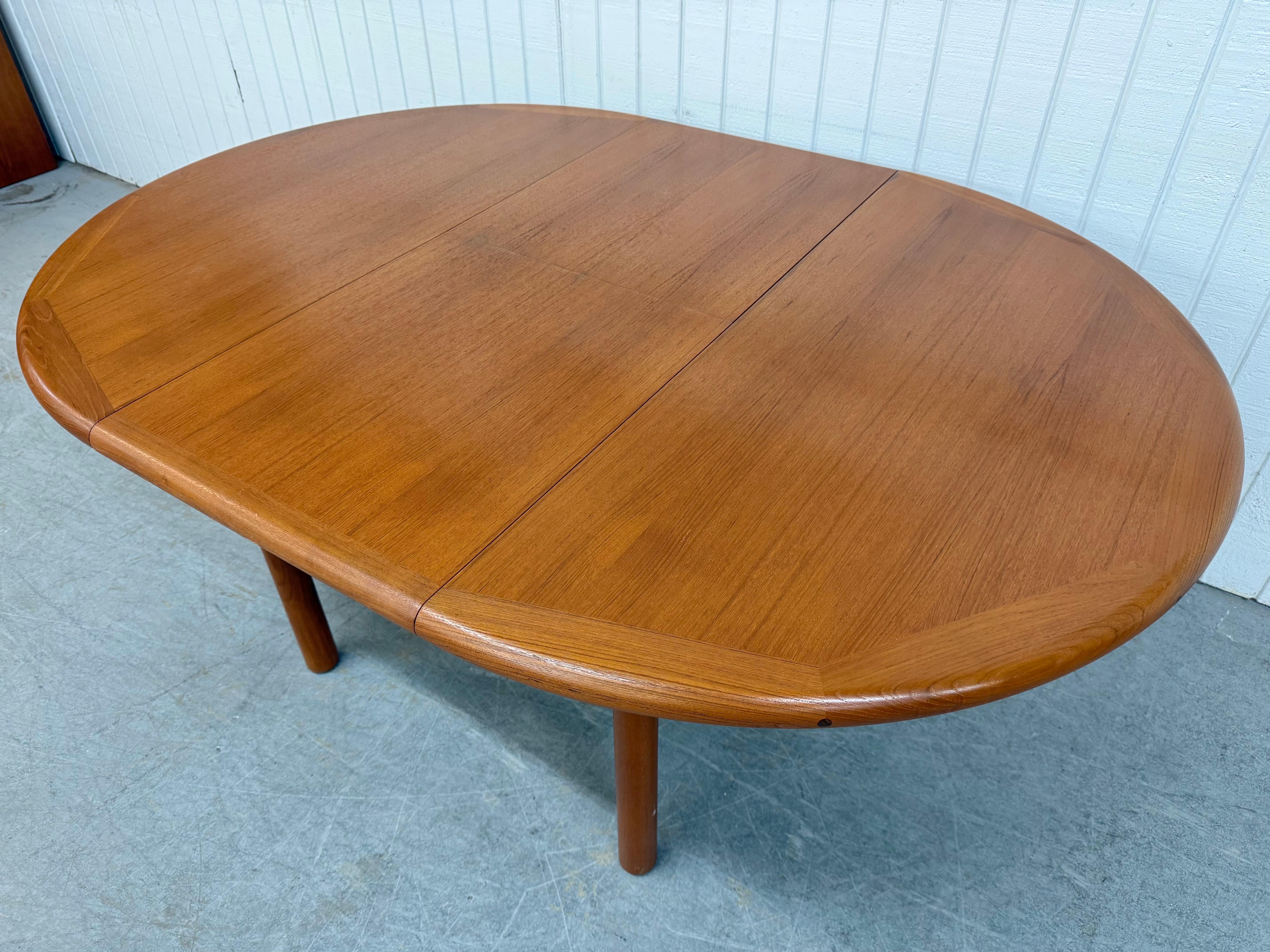 Mid-Century Modern Table de salle à manger en teck moderne danoise du milieu du siècle dernier en vente
