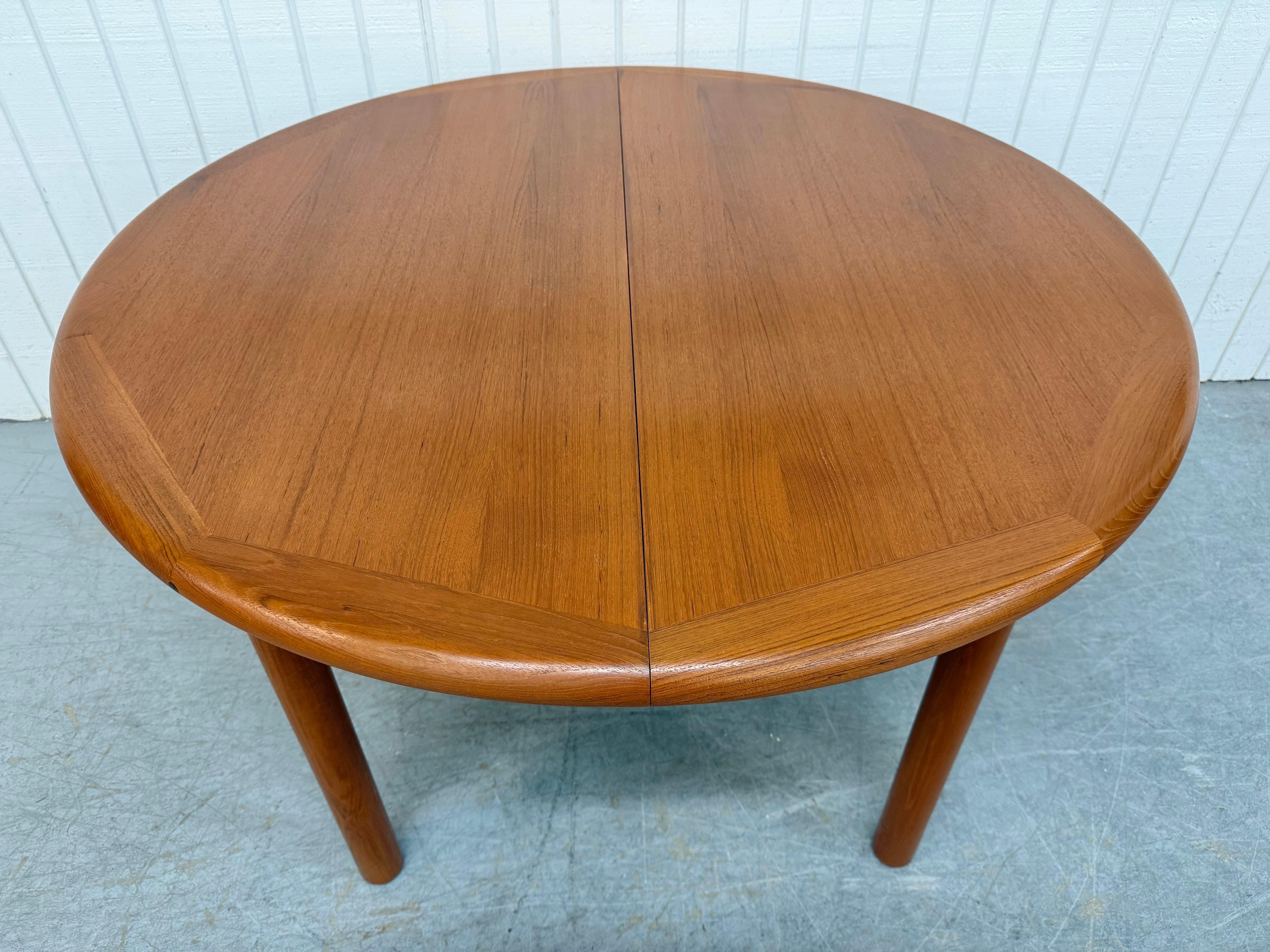 Table de salle à manger en teck moderne danoise du milieu du siècle dernier Bon état - En vente à Clarksboro, NJ
